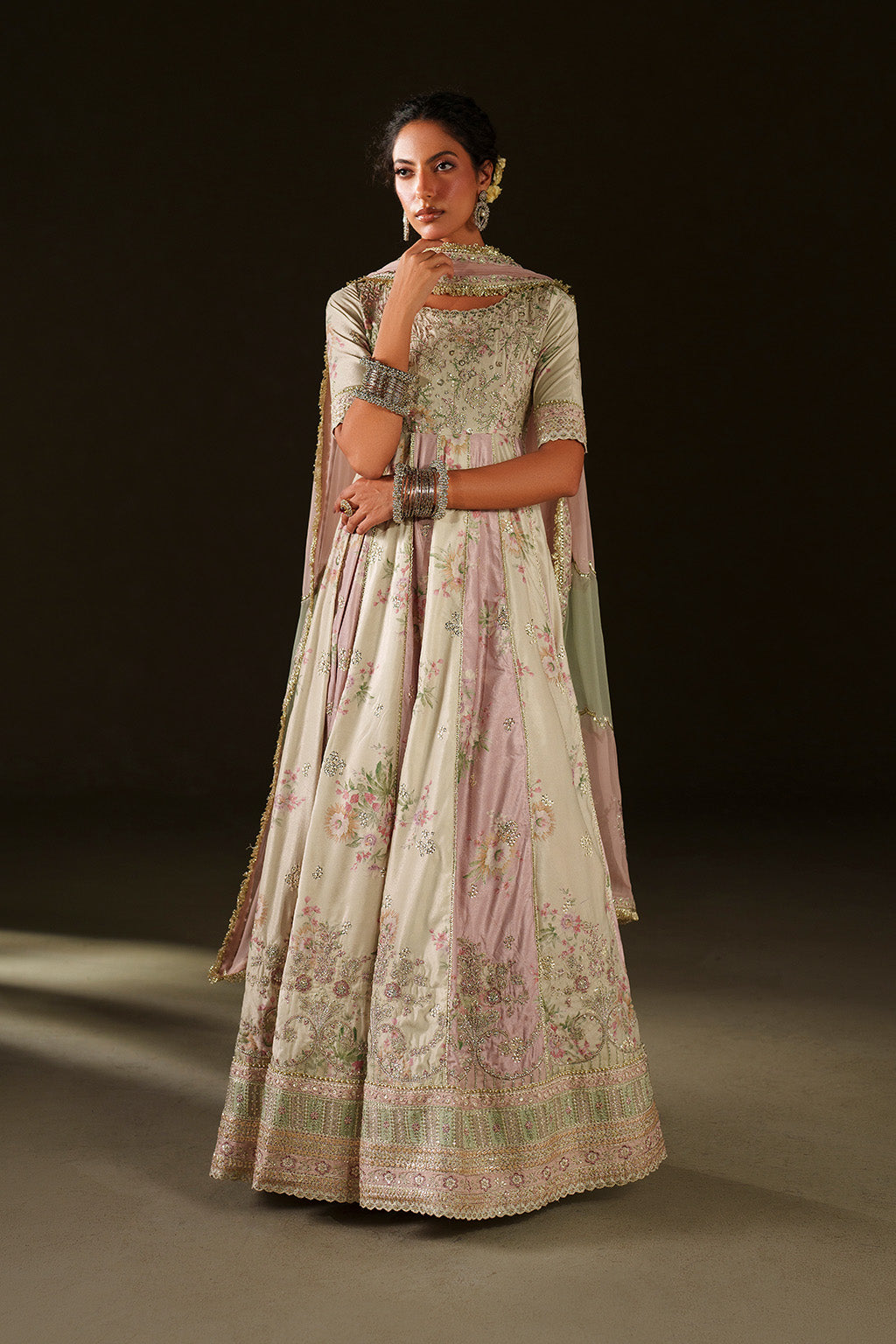 Iznik - Iv-77  Embroidered Velvet