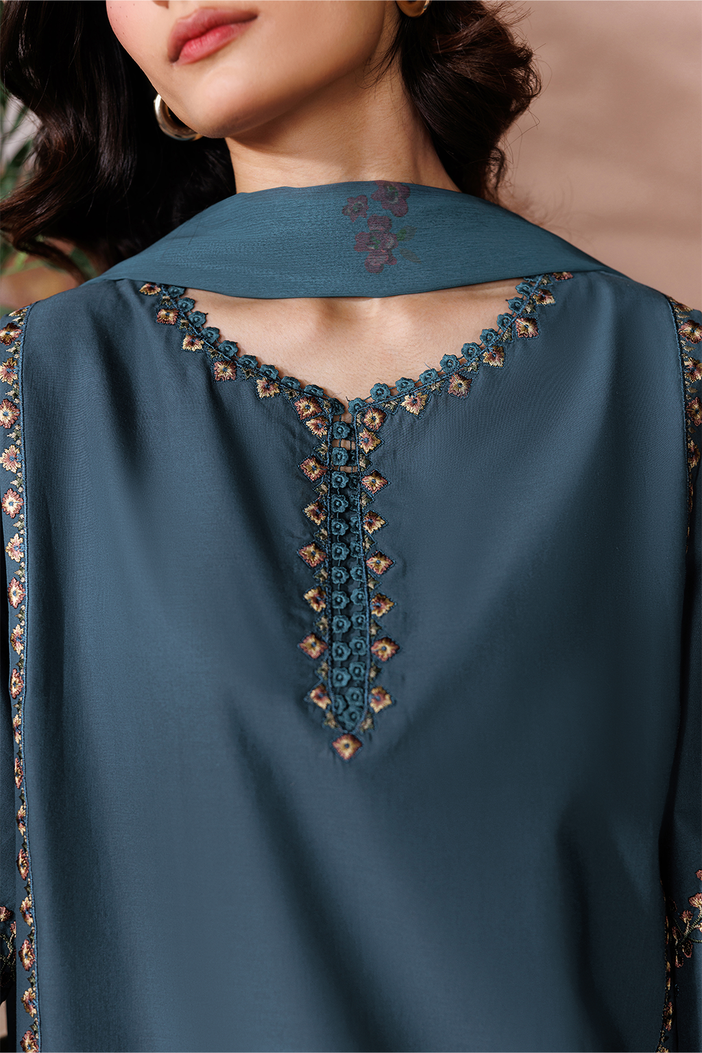 Iznik - Ue-701 Embroidered Lawn