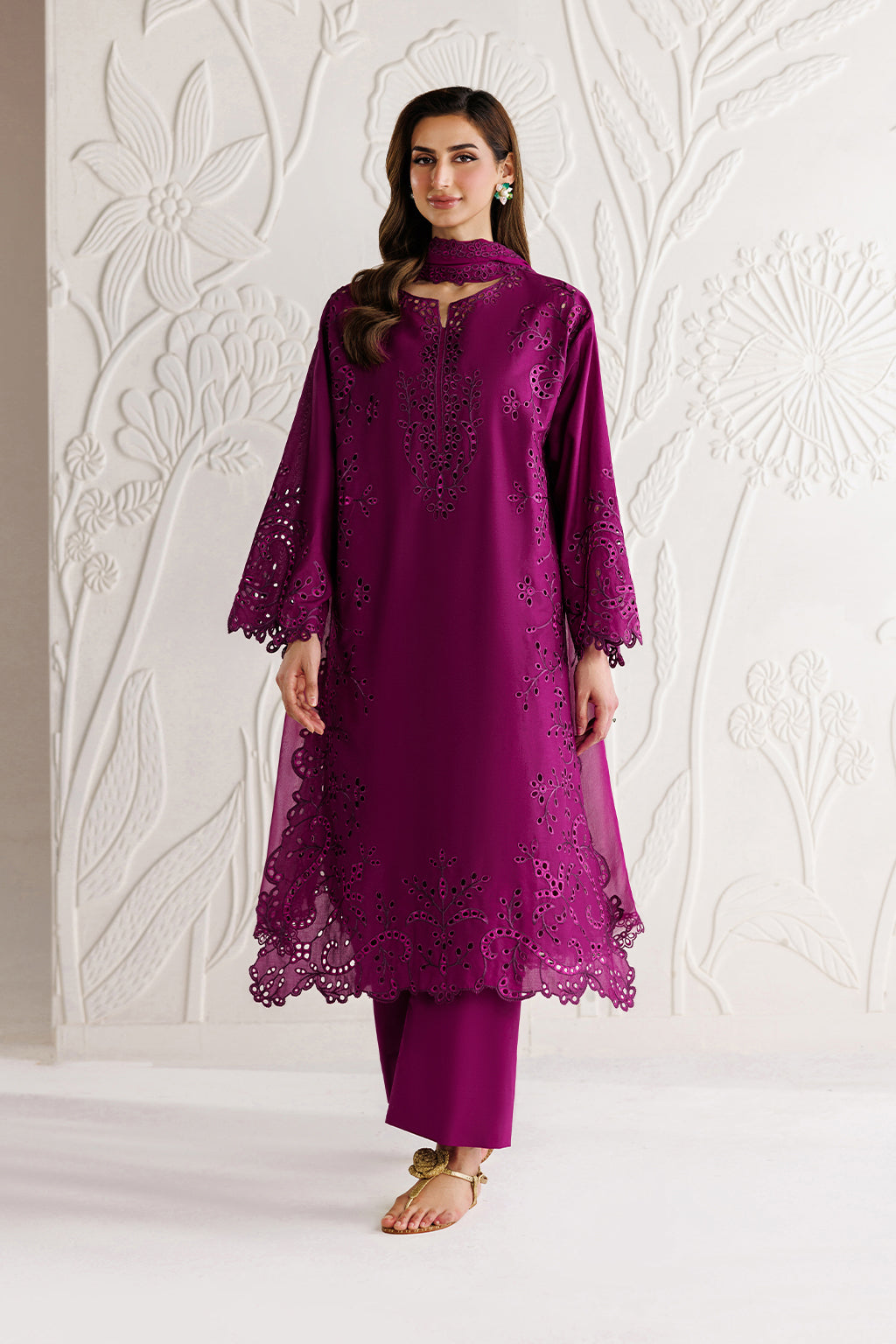 Iznik - Ue-678 Embroidered Lawn