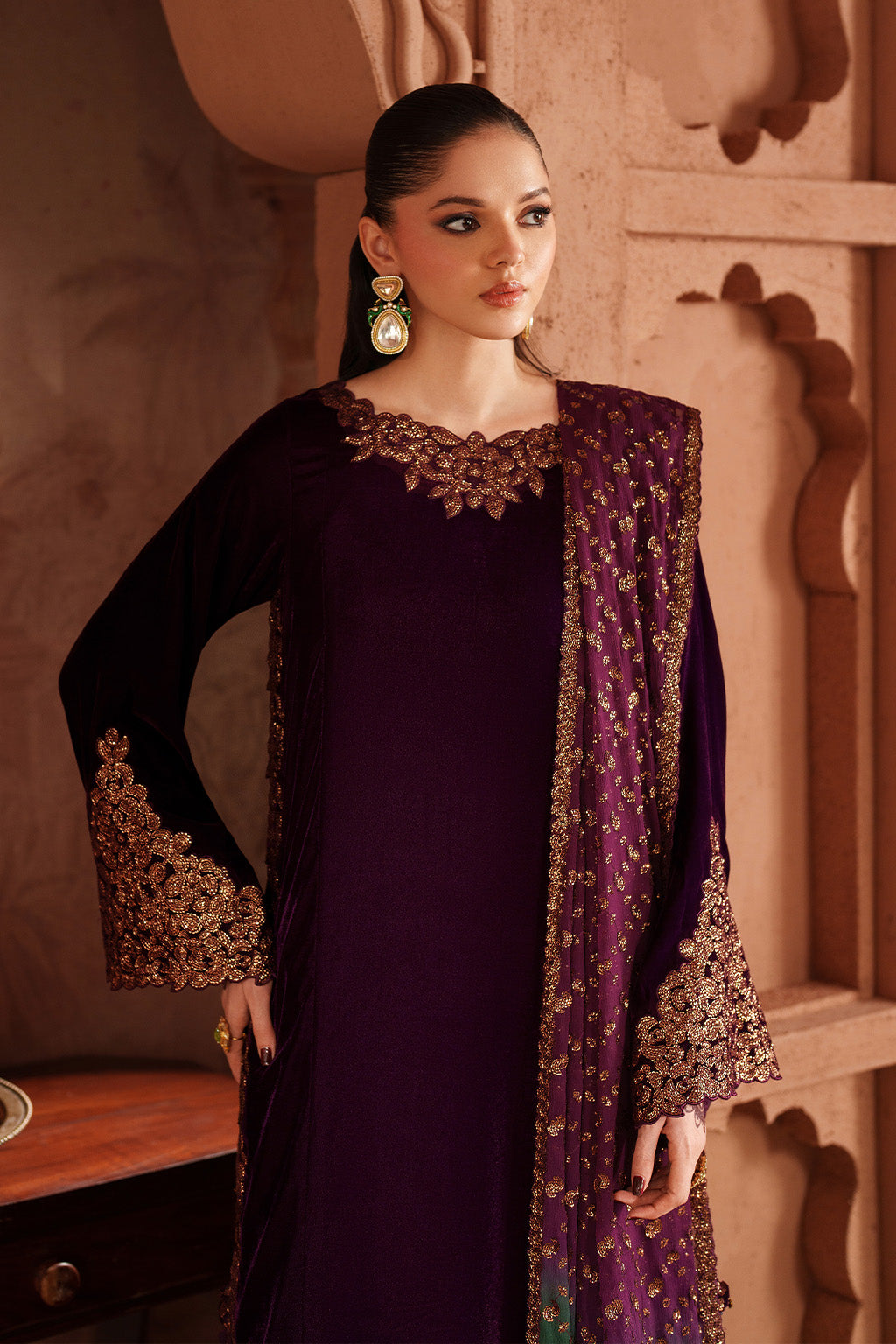 Iznik - Iv-57 Embroidered Velvet