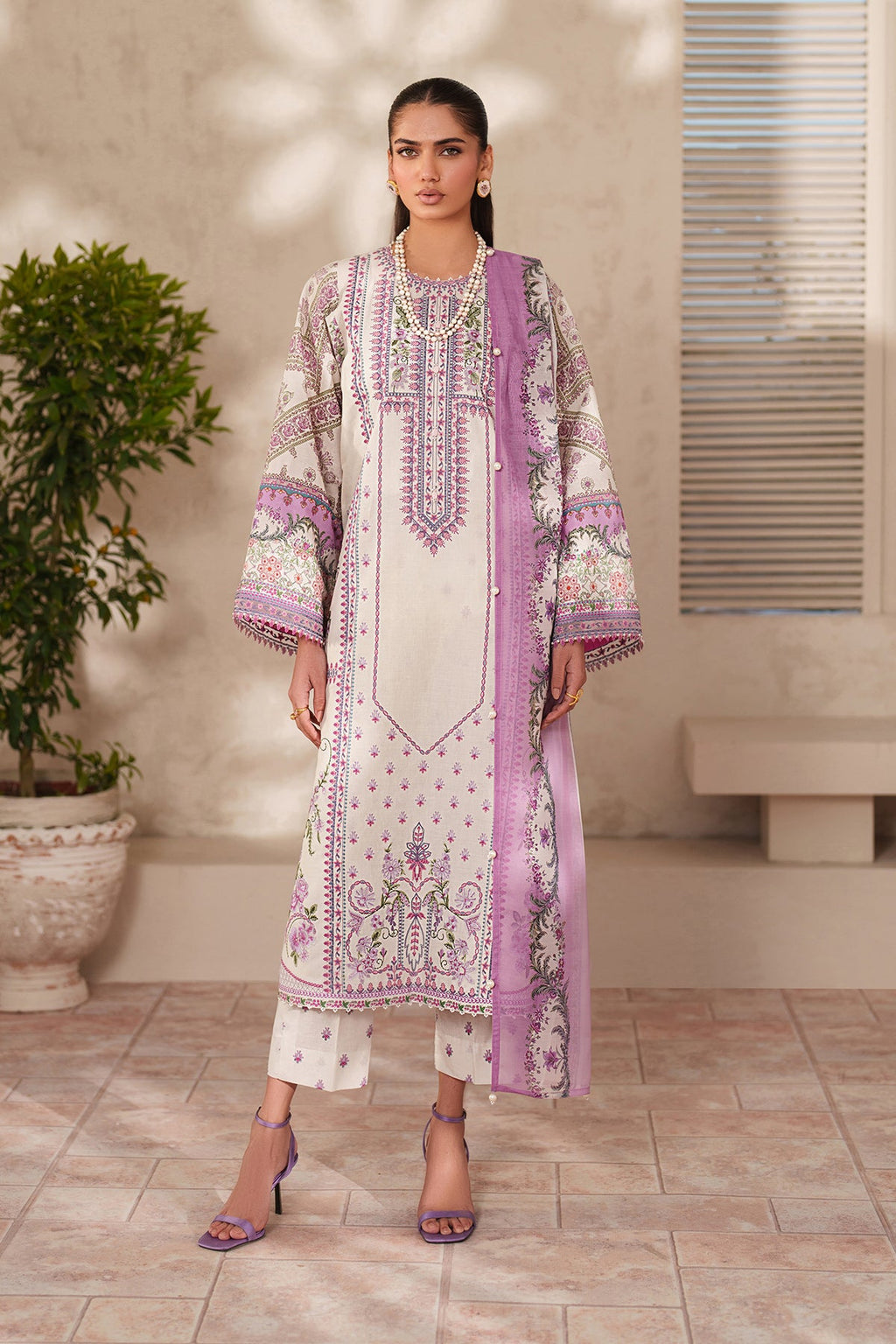 Baroque - Embroidered Lawn UF-4411