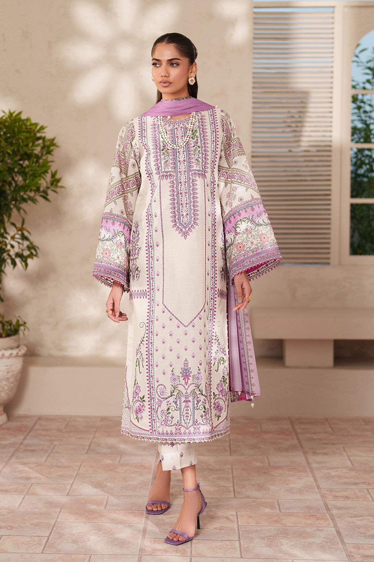 Baroque - Embroidered Lawn UF-4411