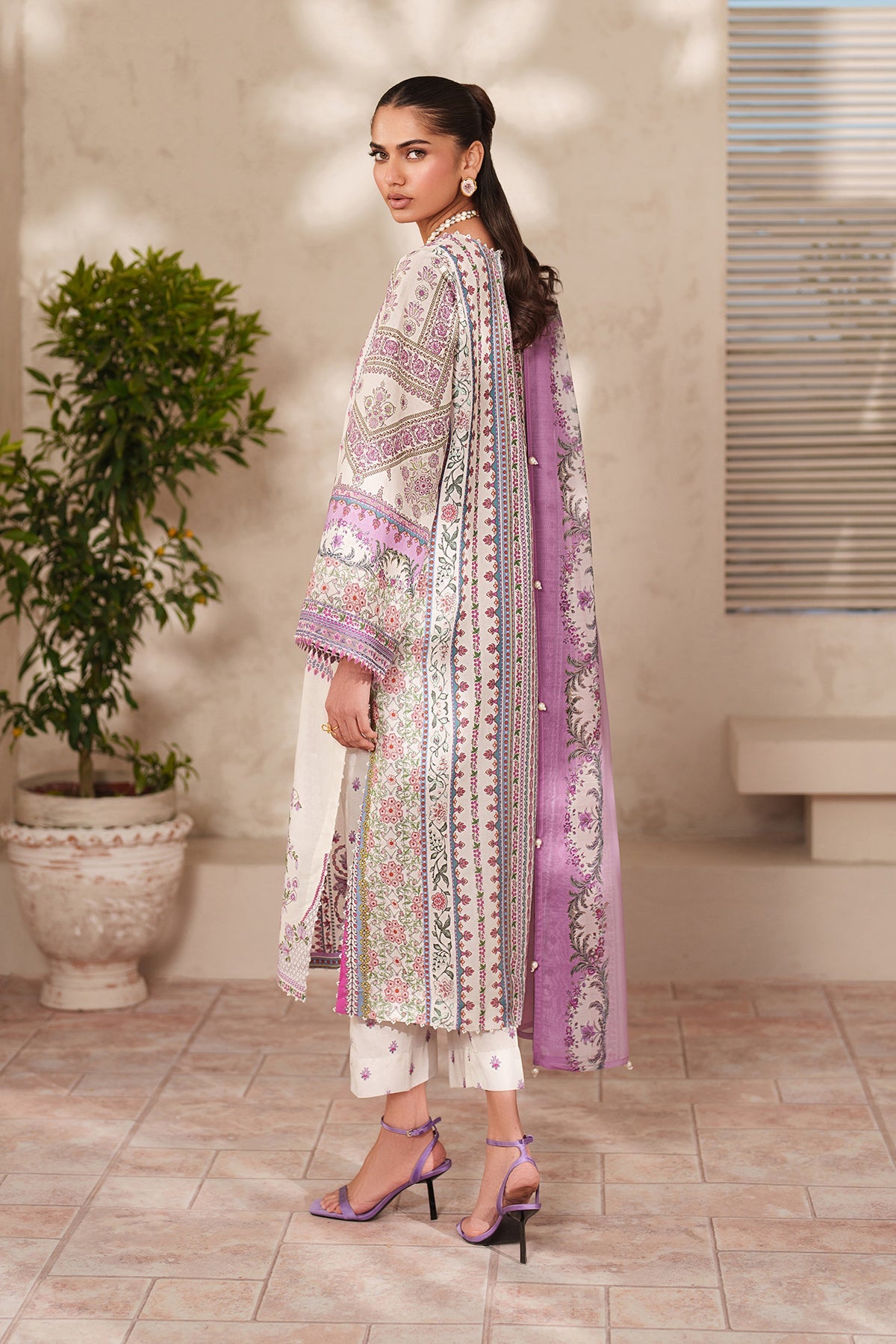 Baroque - Embroidered Lawn UF-4411