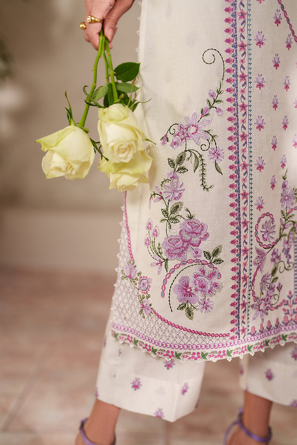Baroque - Embroidered Lawn UF-4411