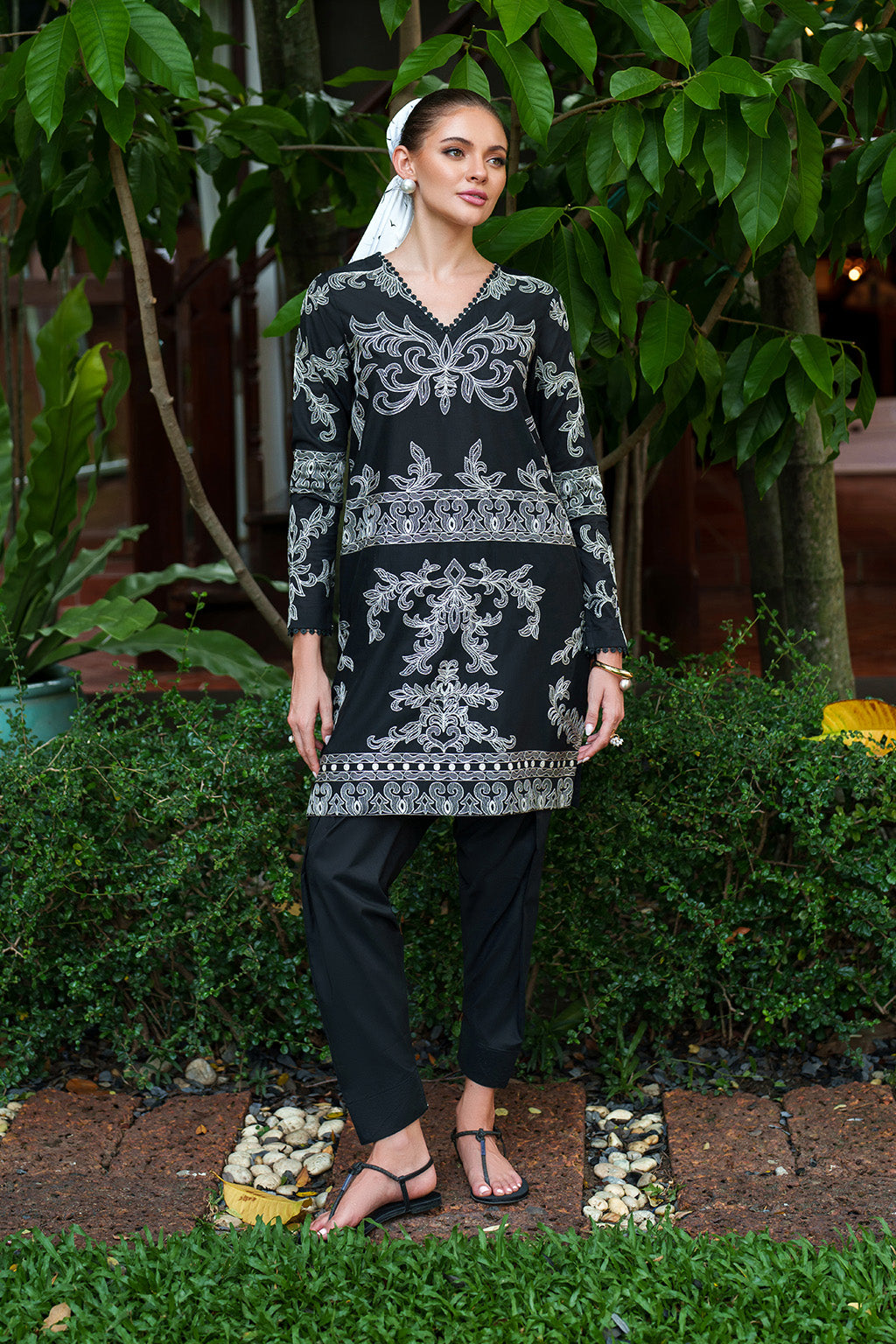 Iznik - Ip-331  Dyed  Lawn
