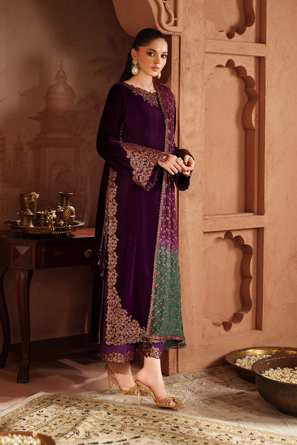 Iznik - Iv-57 Embroidered Velvet