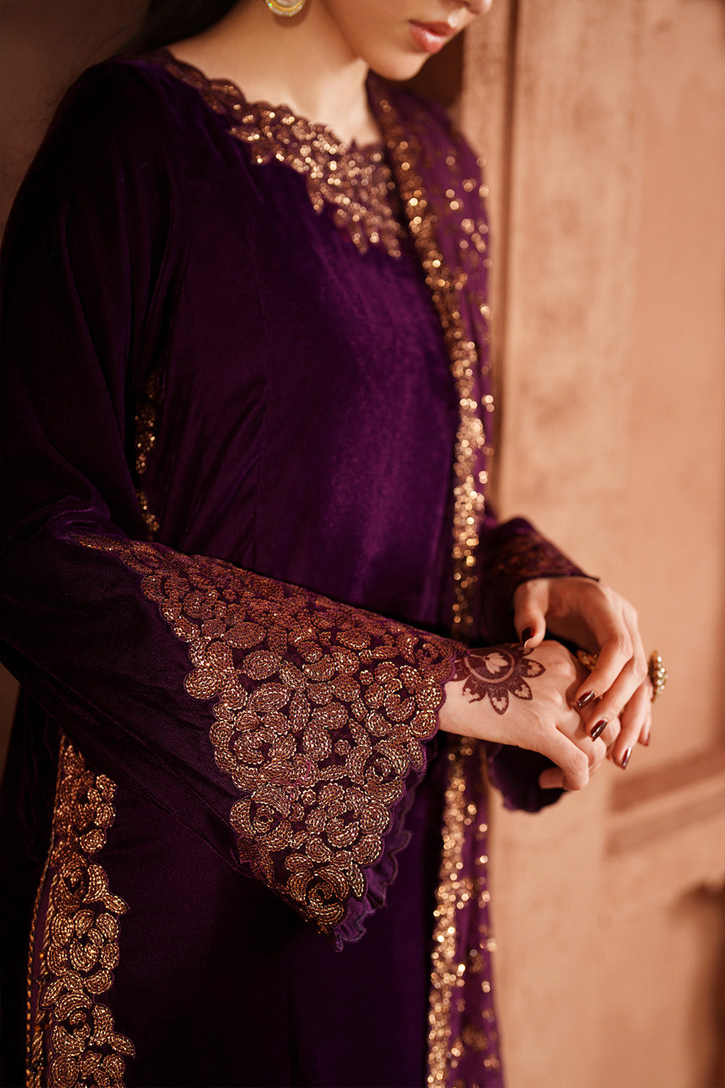 Iznik - Iv-57 Embroidered Velvet