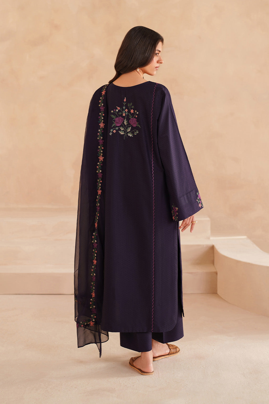 Iznik - Ue-599 Embroidered Lawn