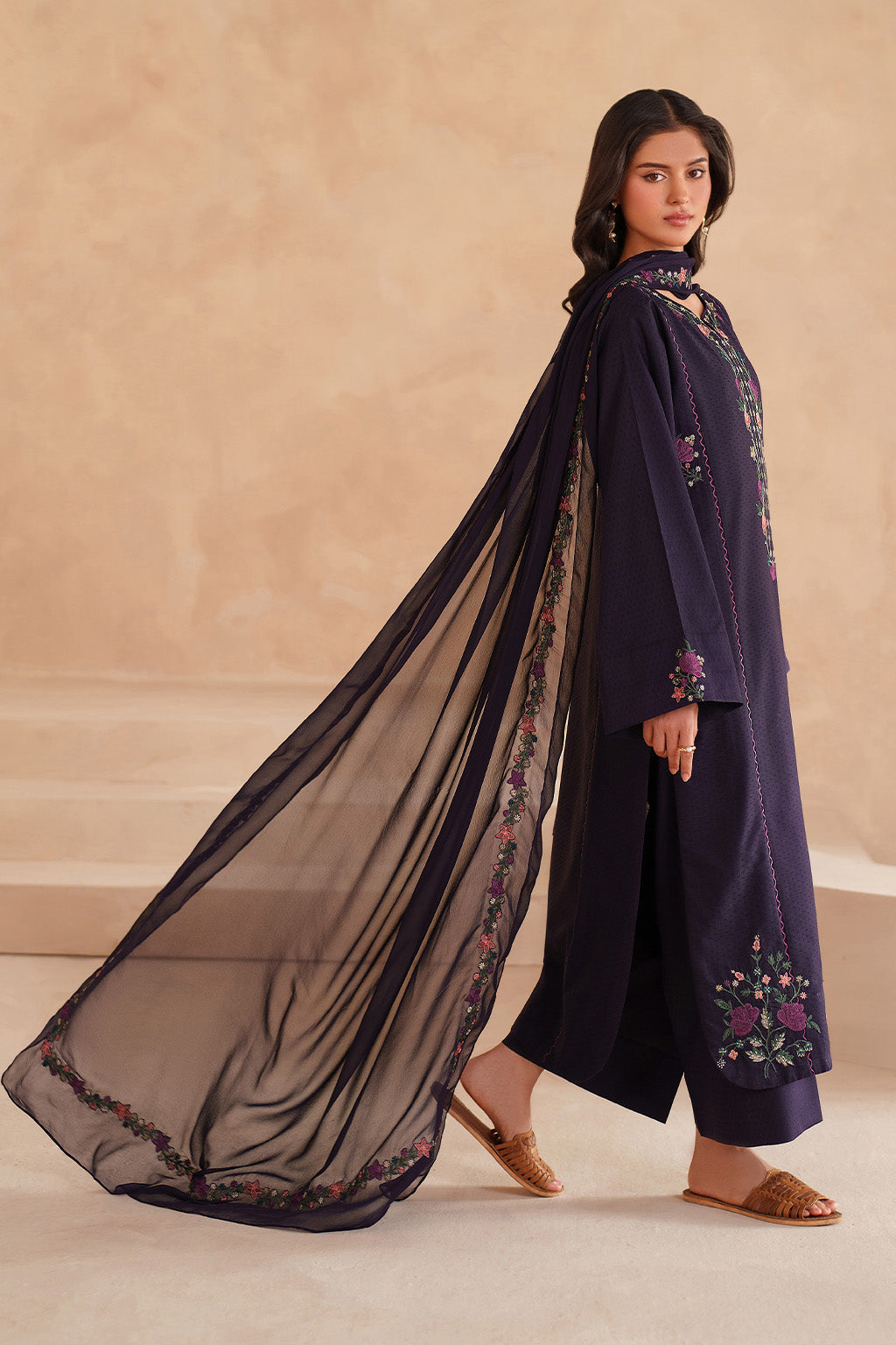 Iznik - Ue-599 Embroidered Lawn