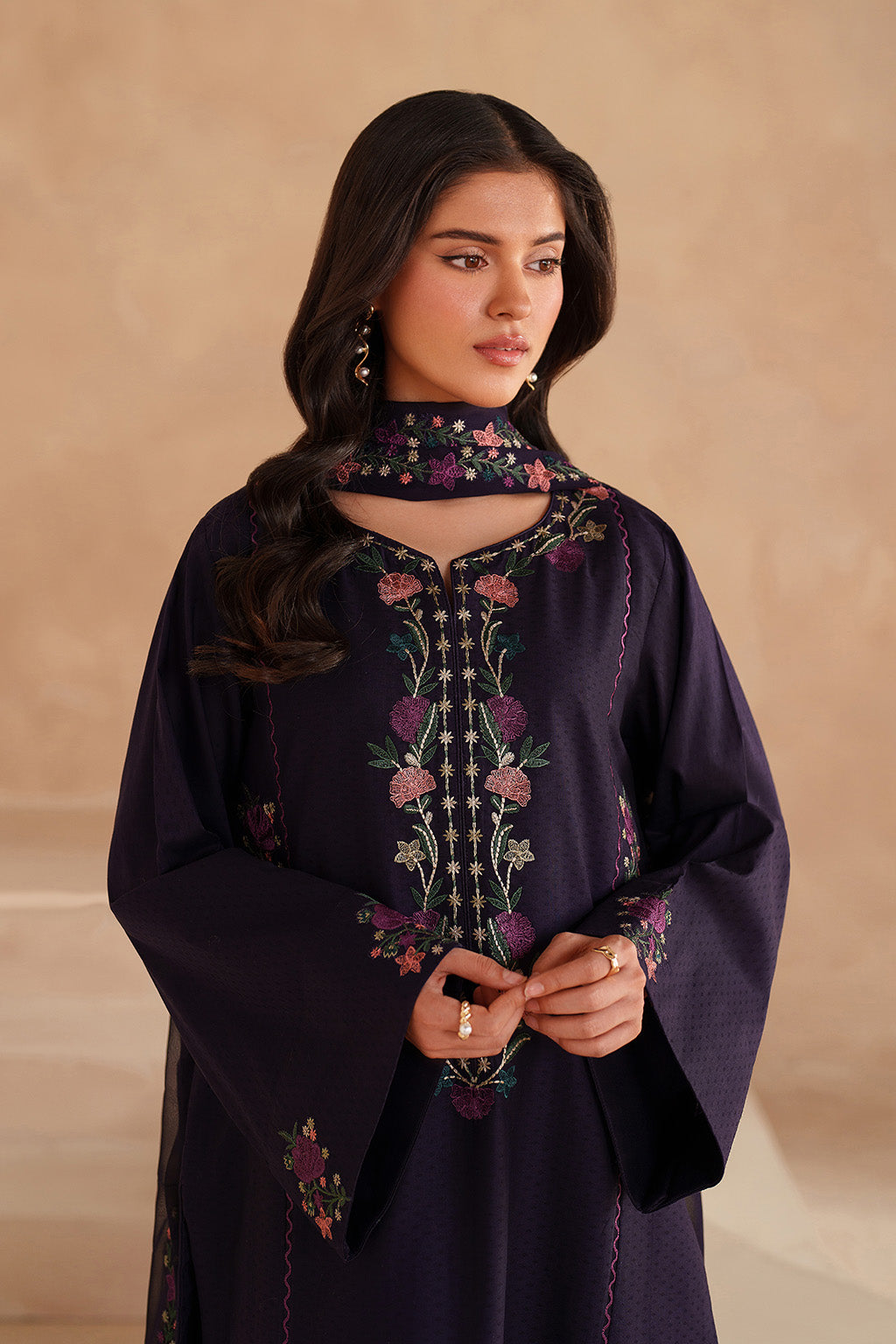 Iznik - Ue-599 Embroidered Lawn
