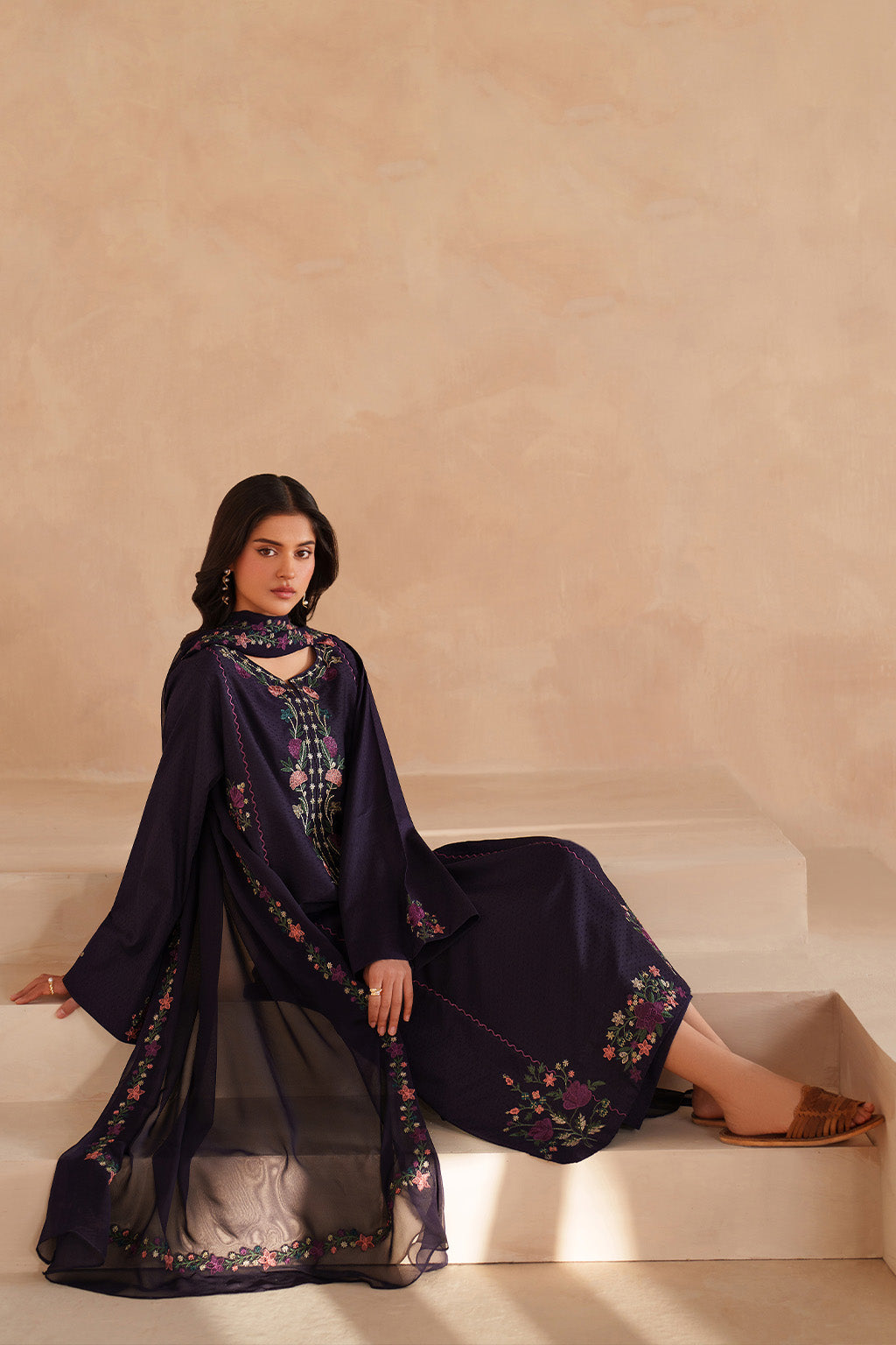 Iznik - Ue-599 Embroidered Lawn