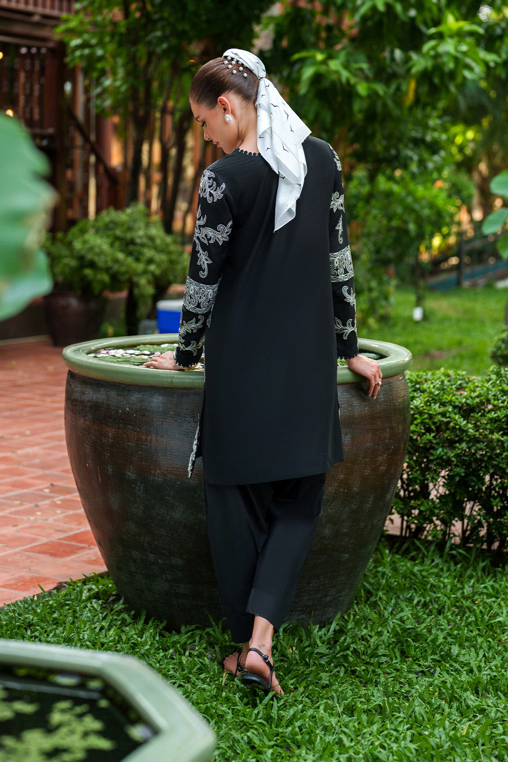 Iznik - Ip-331  Dyed  Lawn