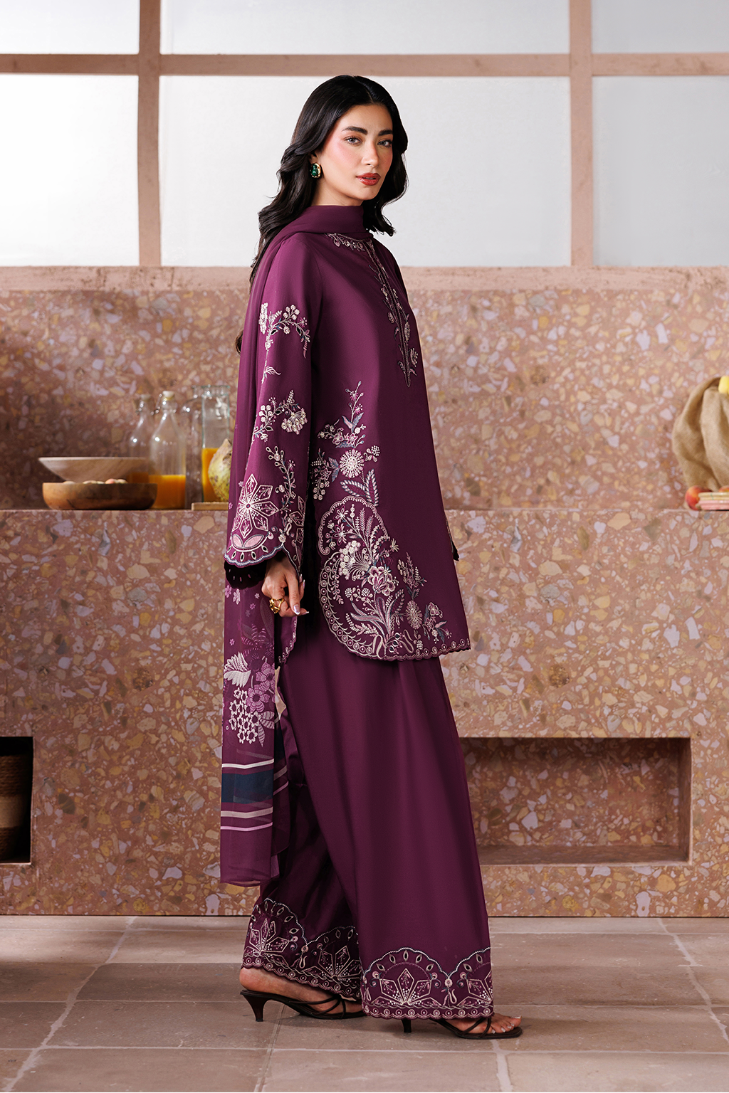 Iznik - Ue-703 Embroidered Lawn