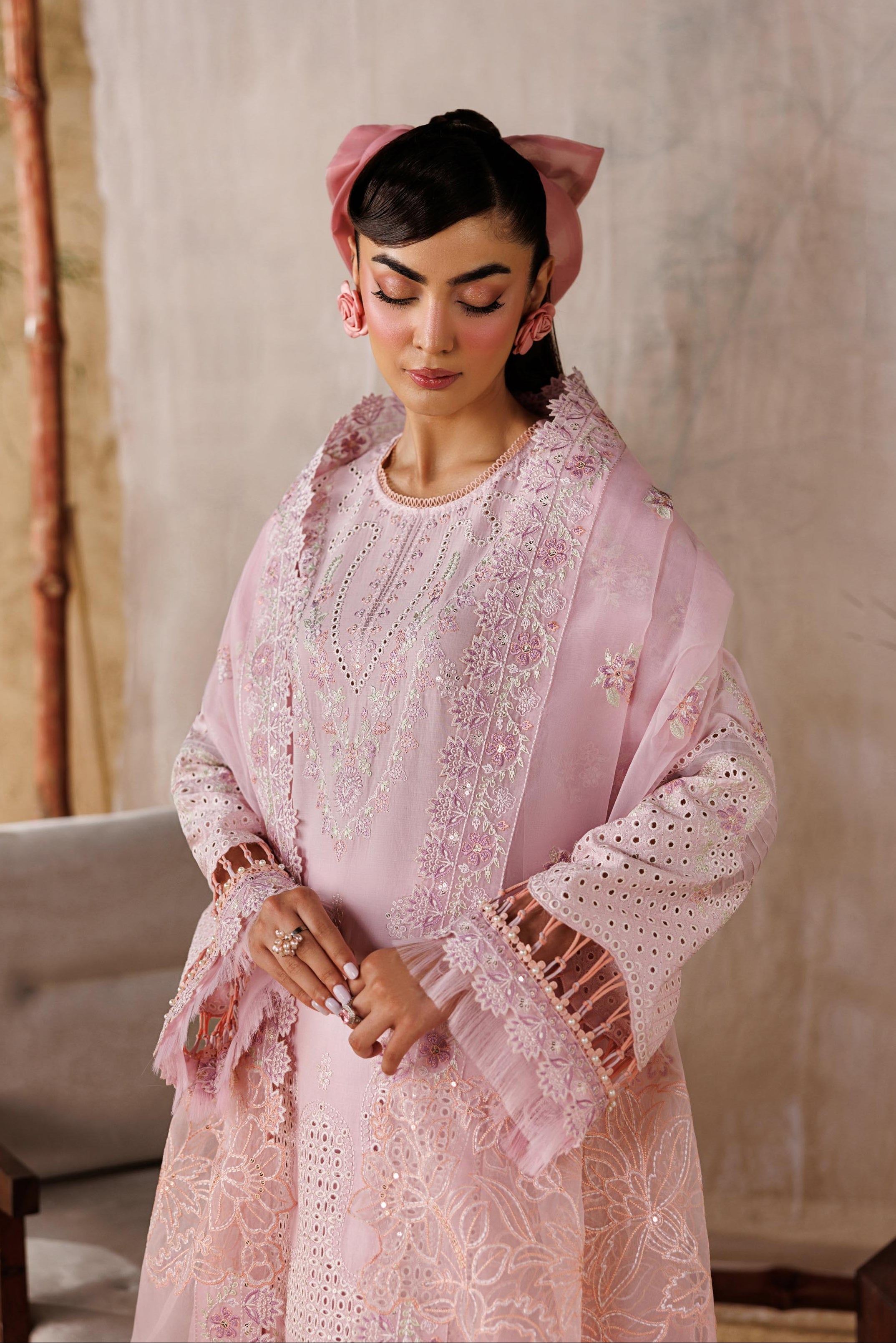 Akbar Aslam - Porcelain