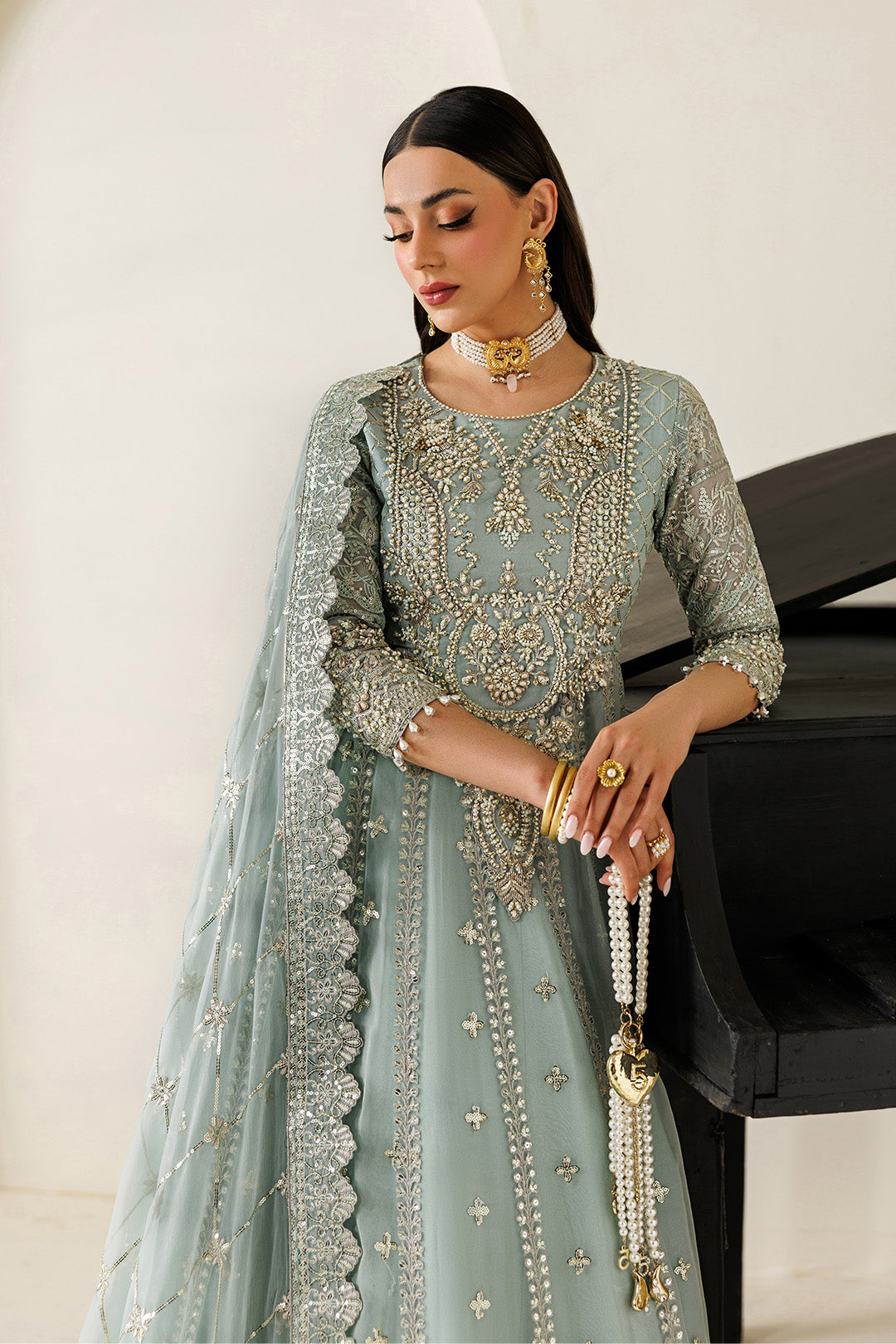 Alizeh - Af-Bhm-4070-Sinoor