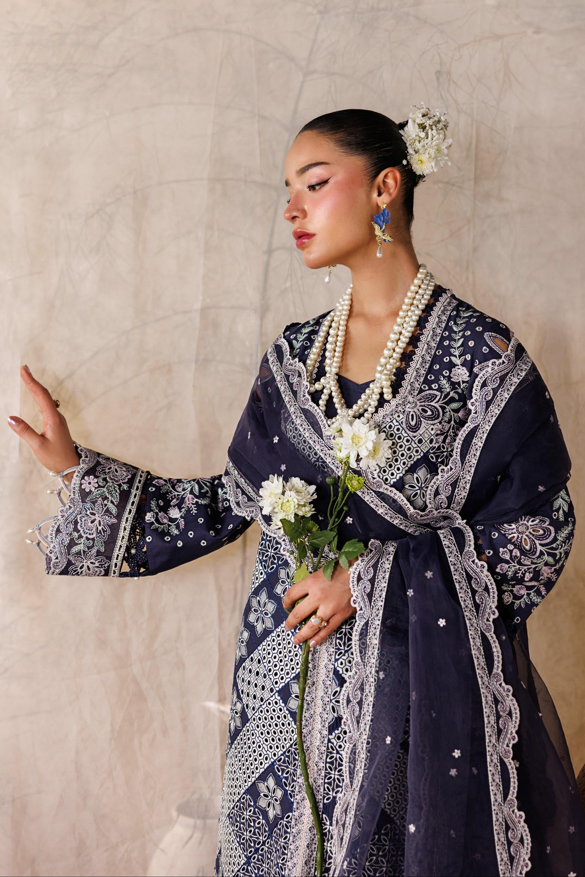 Akbar Aslam - Veloure