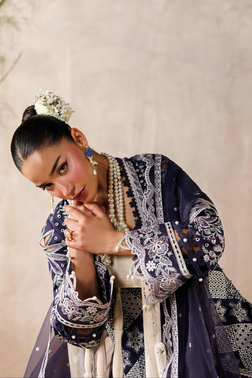 Akbar Aslam - Veloure