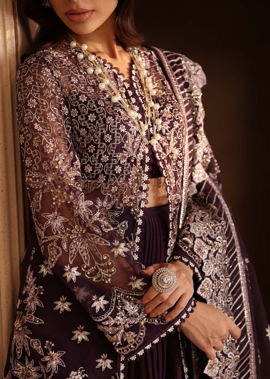 Akbar Aslam - Elowen
