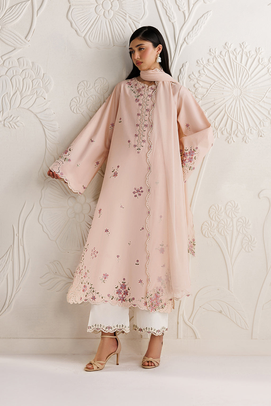 Iznik - Ue-689 Embroidered Lawn