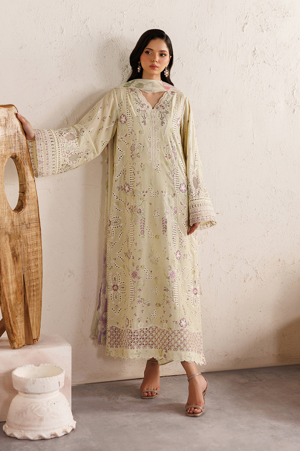 Iznik - Ibe-08 Embroidered Lawn
