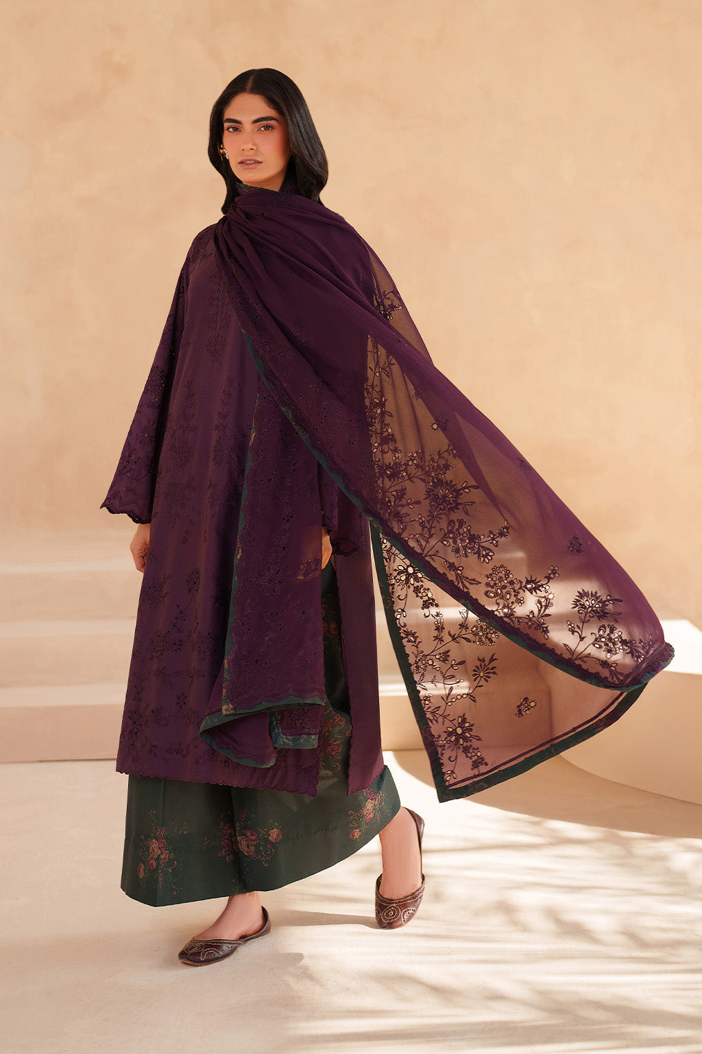 Iznik - Ue-602 Embroidered Lawn
