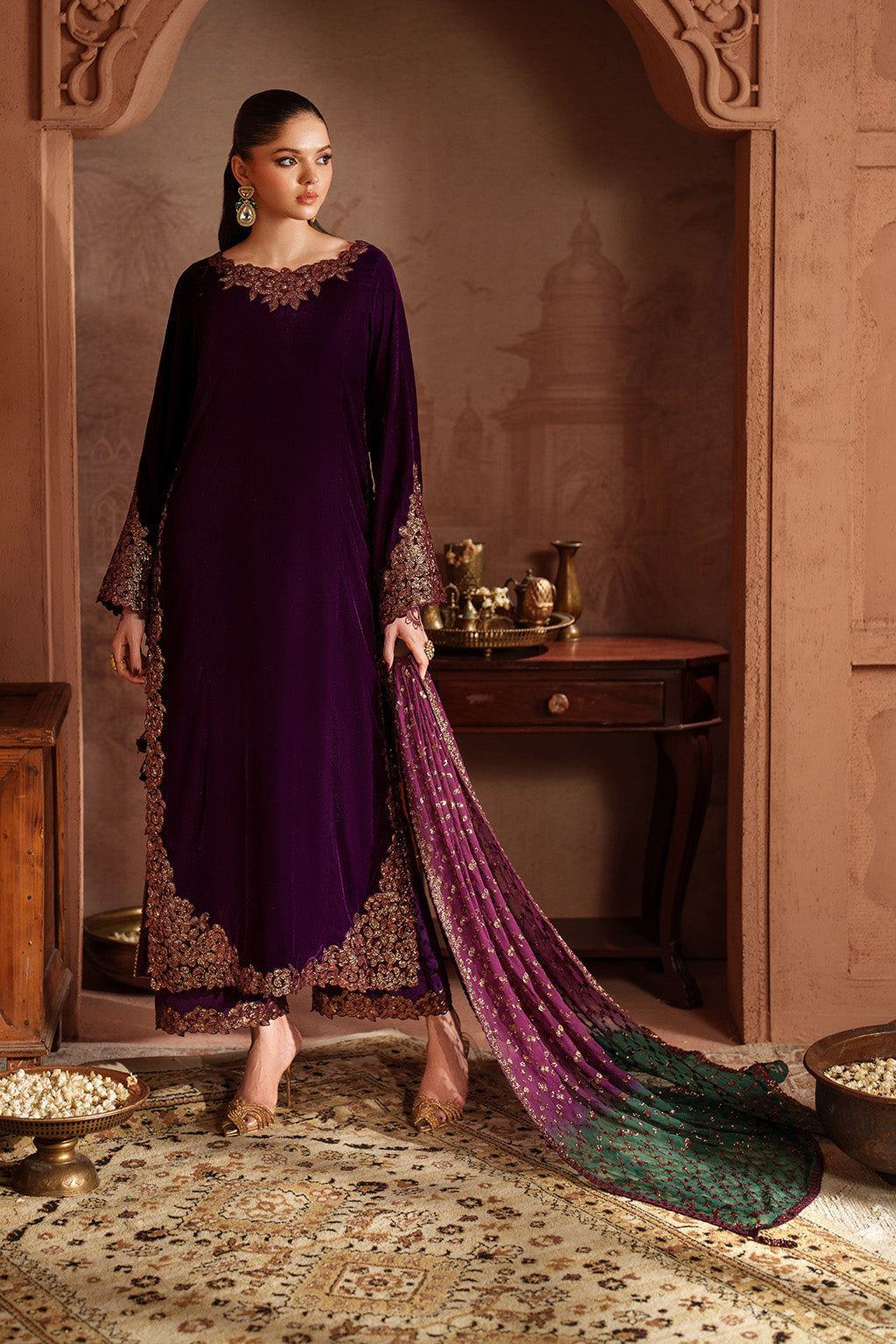 Iznik - Iv-57 Embroidered Velvet