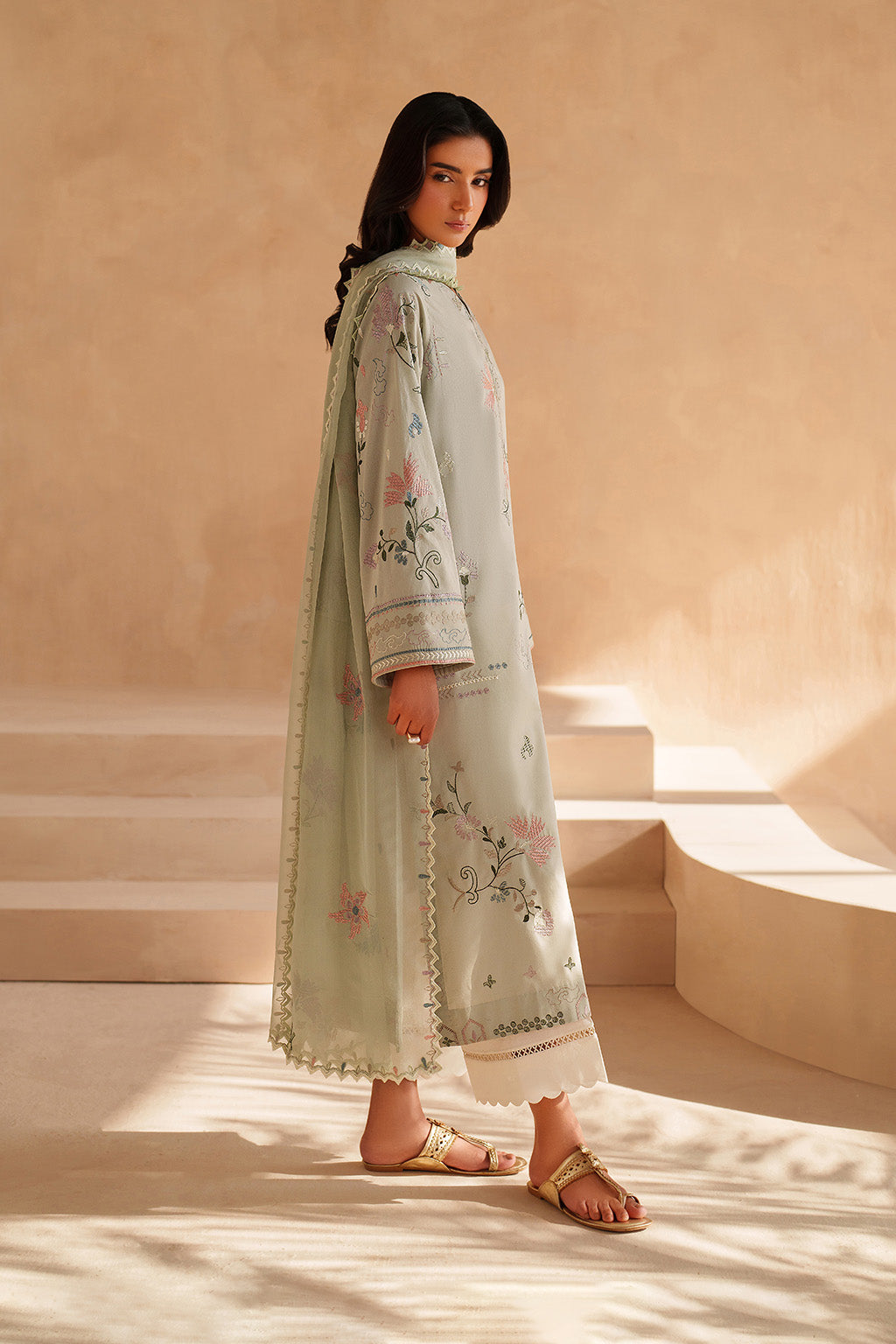 Iznik - Ue-597 Embroidered Lawn