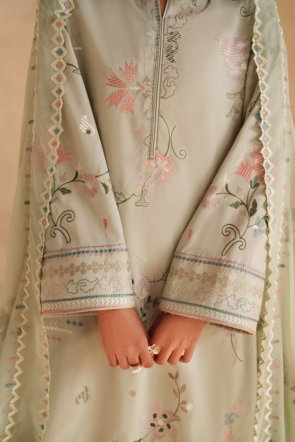 Iznik - Ue-597 Embroidered Lawn