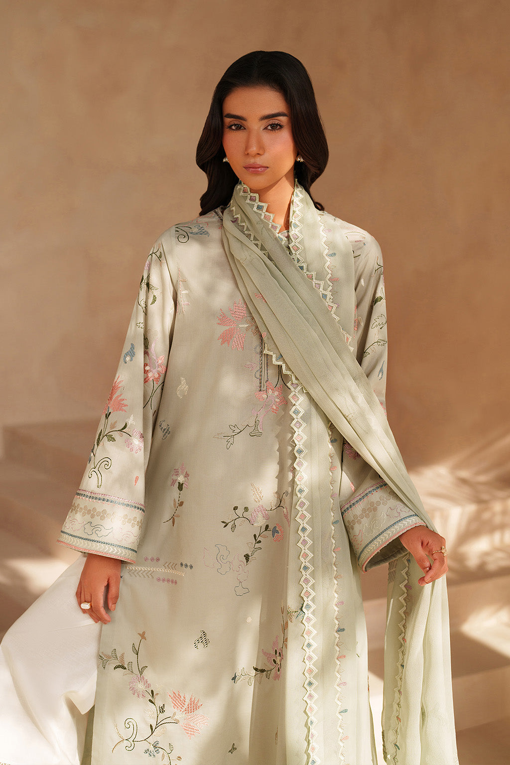 Iznik - Ue-597 Embroidered Lawn