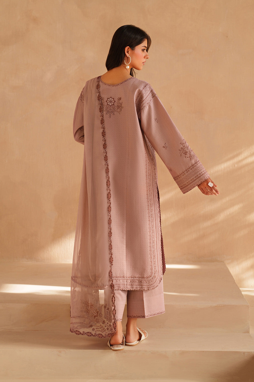 Iznik - Ue-608 Embroidered  Lawn