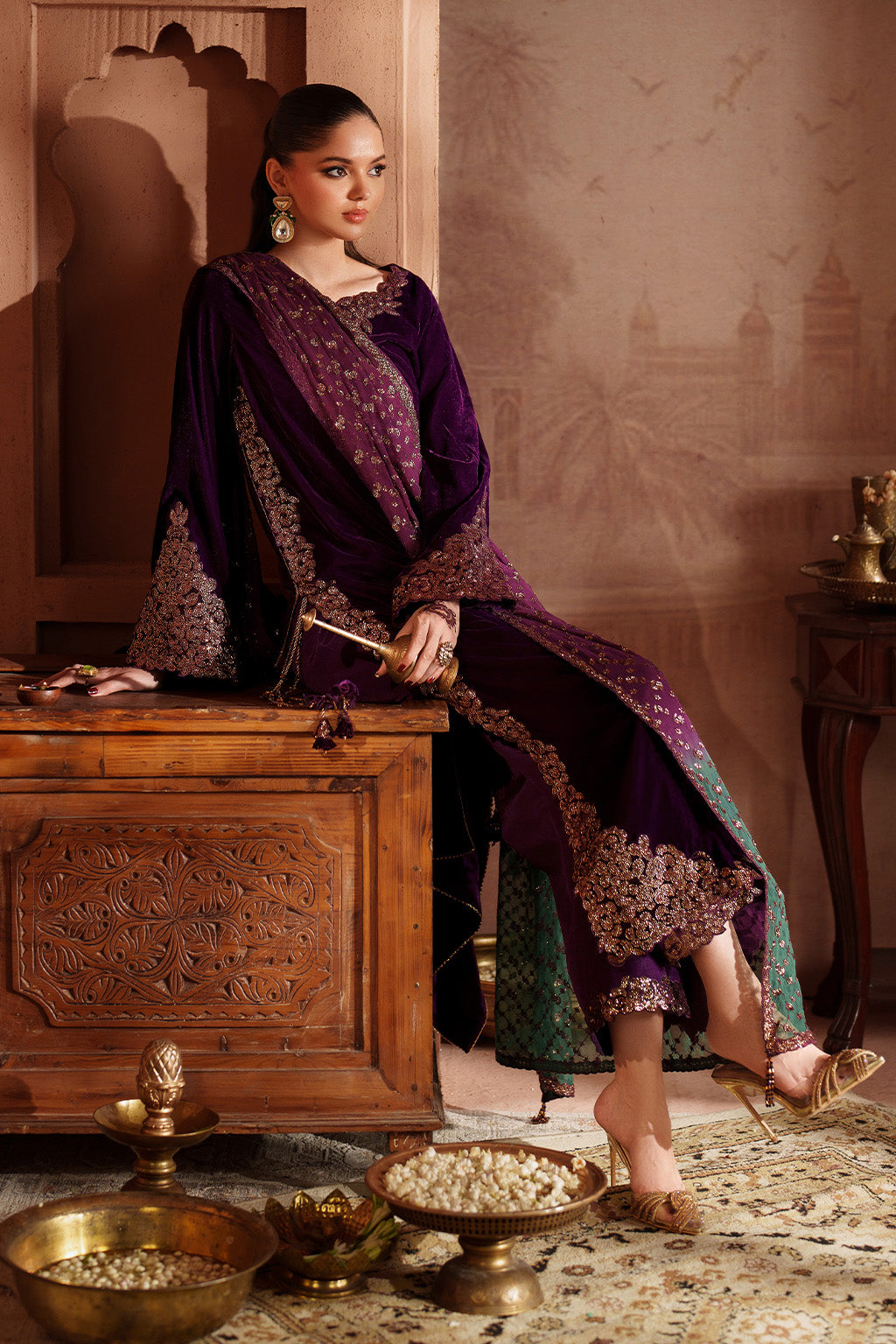 Iznik - Iv-57 Embroidered Velvet