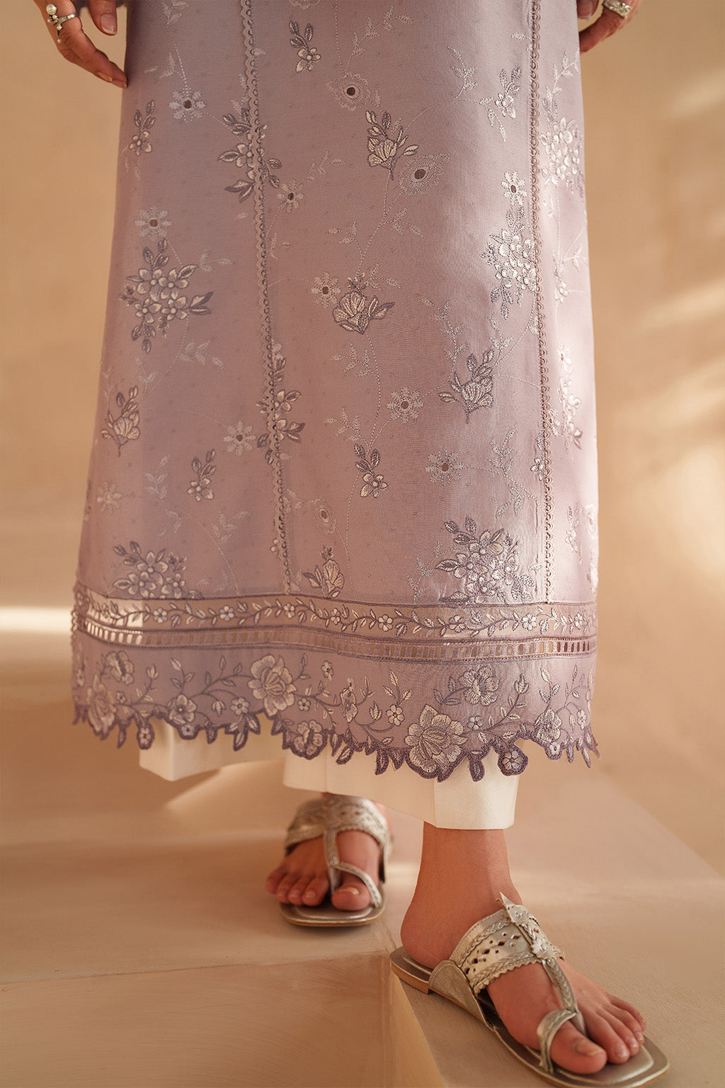 Iznik - Ue-601 Embroidered Lawn