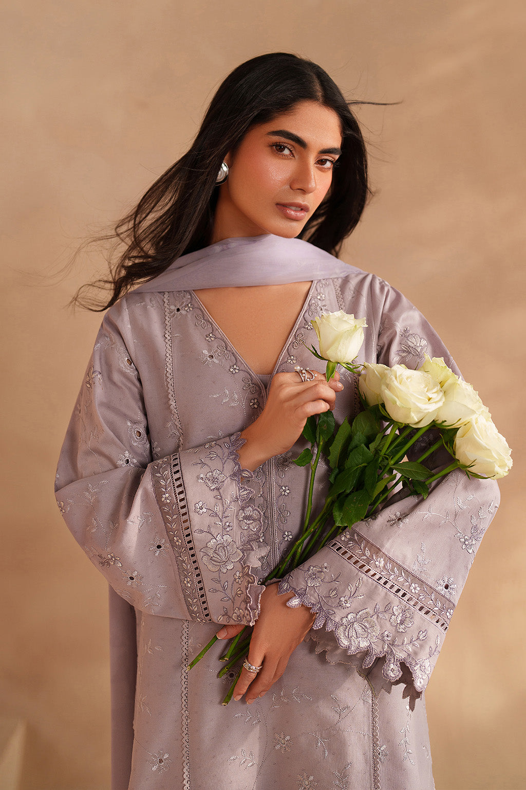 Iznik - Ue-601 Embroidered Lawn