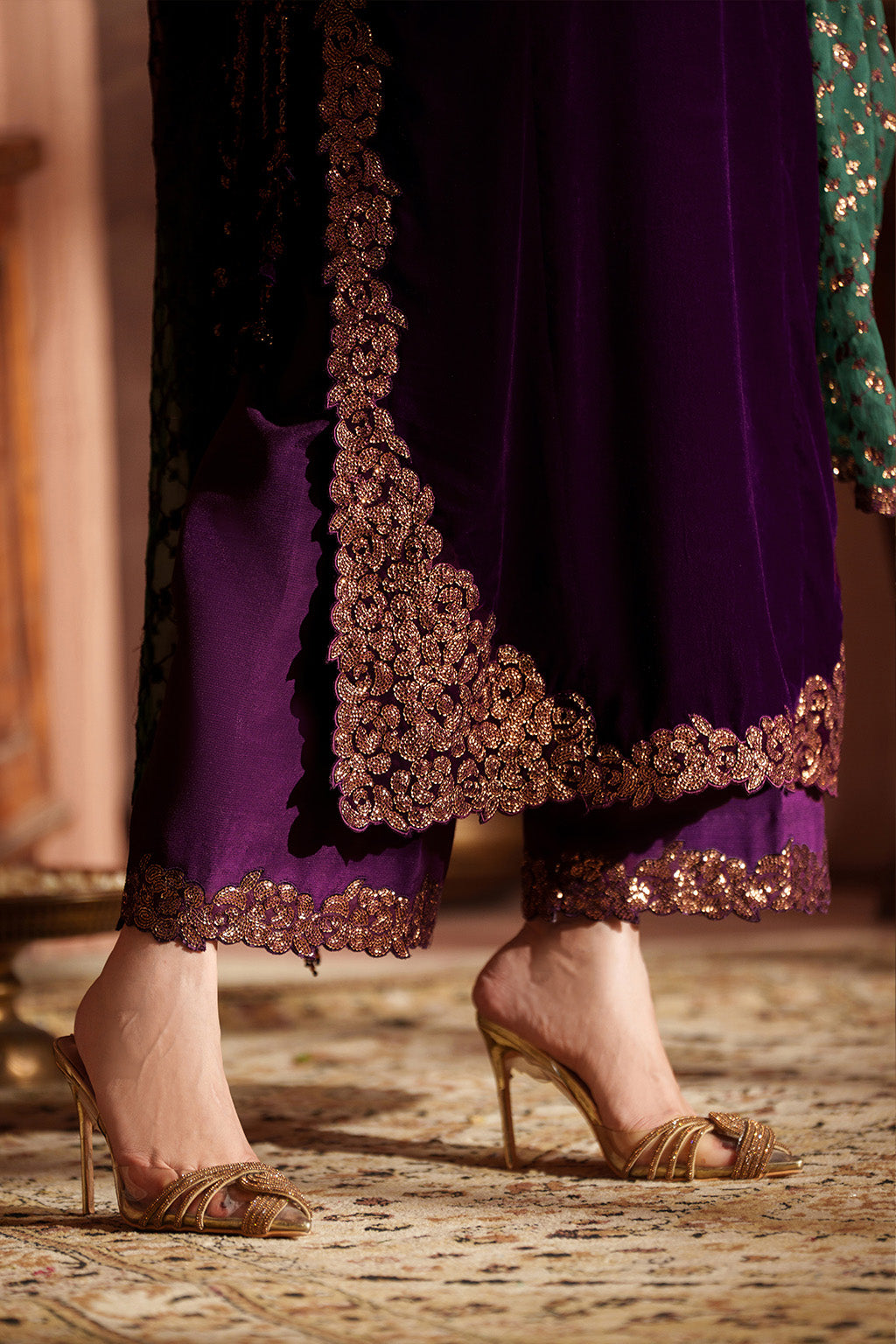 Iznik - Iv-57 Embroidered Velvet