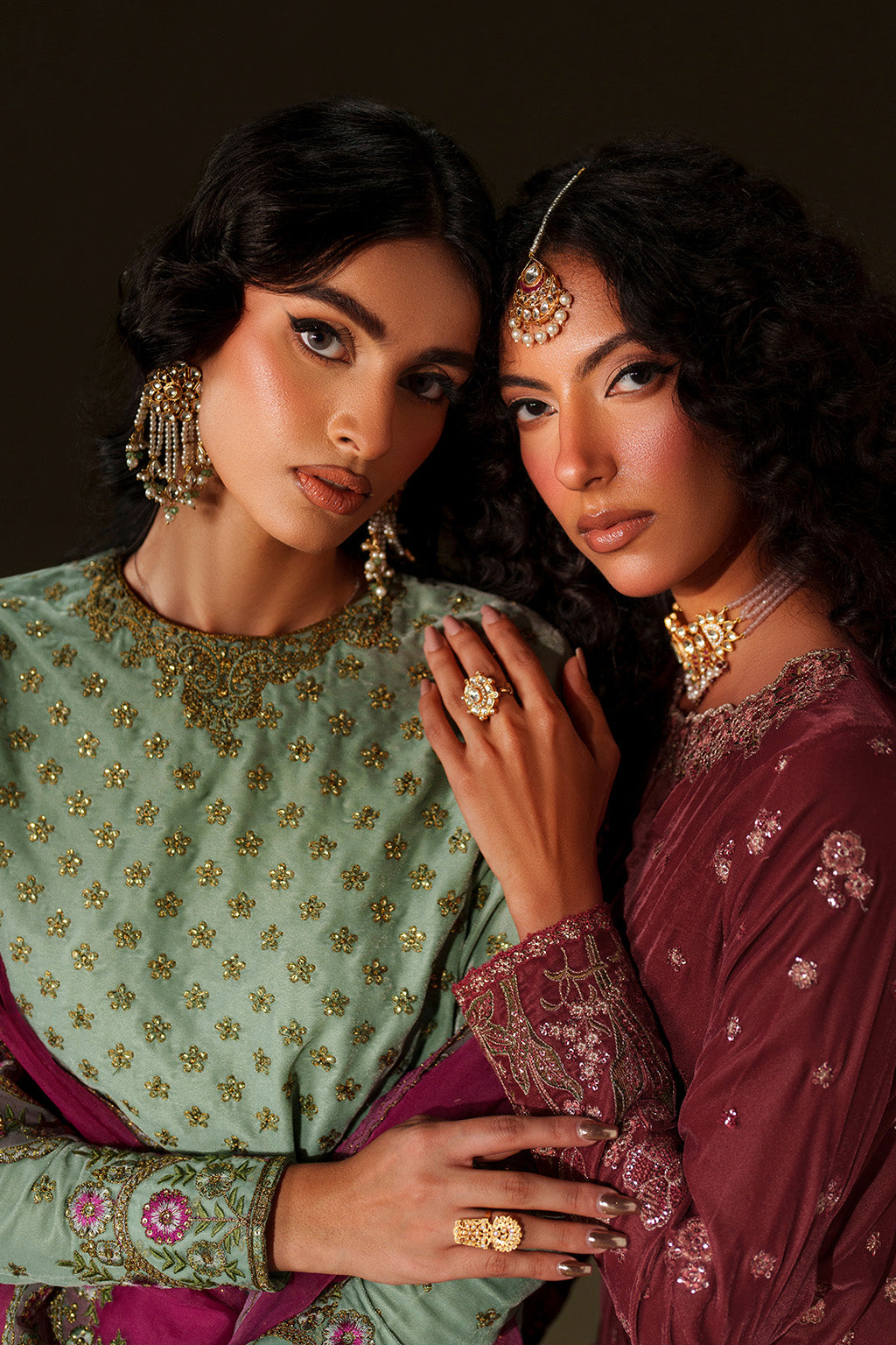 Iznik - Iv-73  Embroidered Velvet