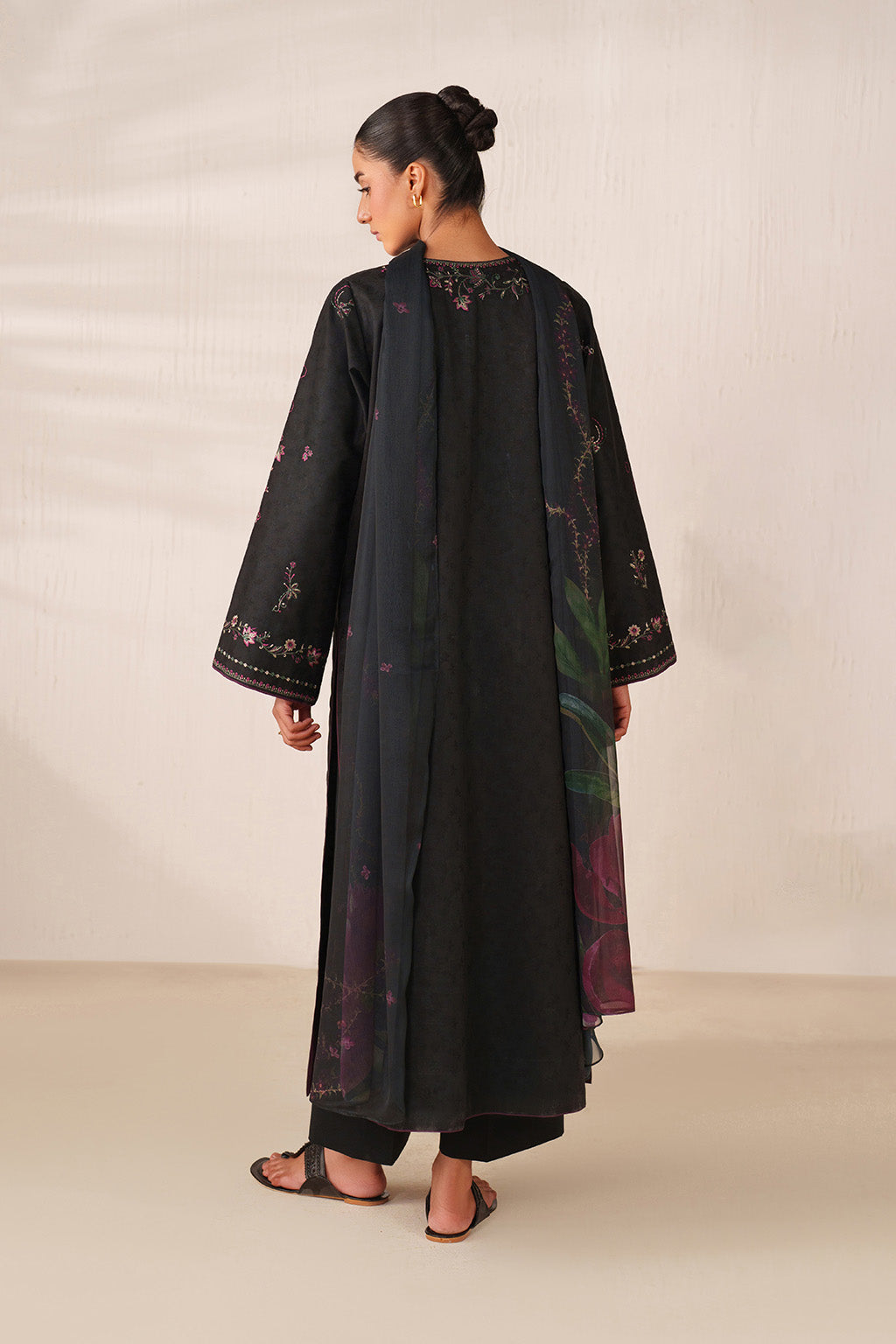 Iznik - Ue-595 Embroidered Lawn