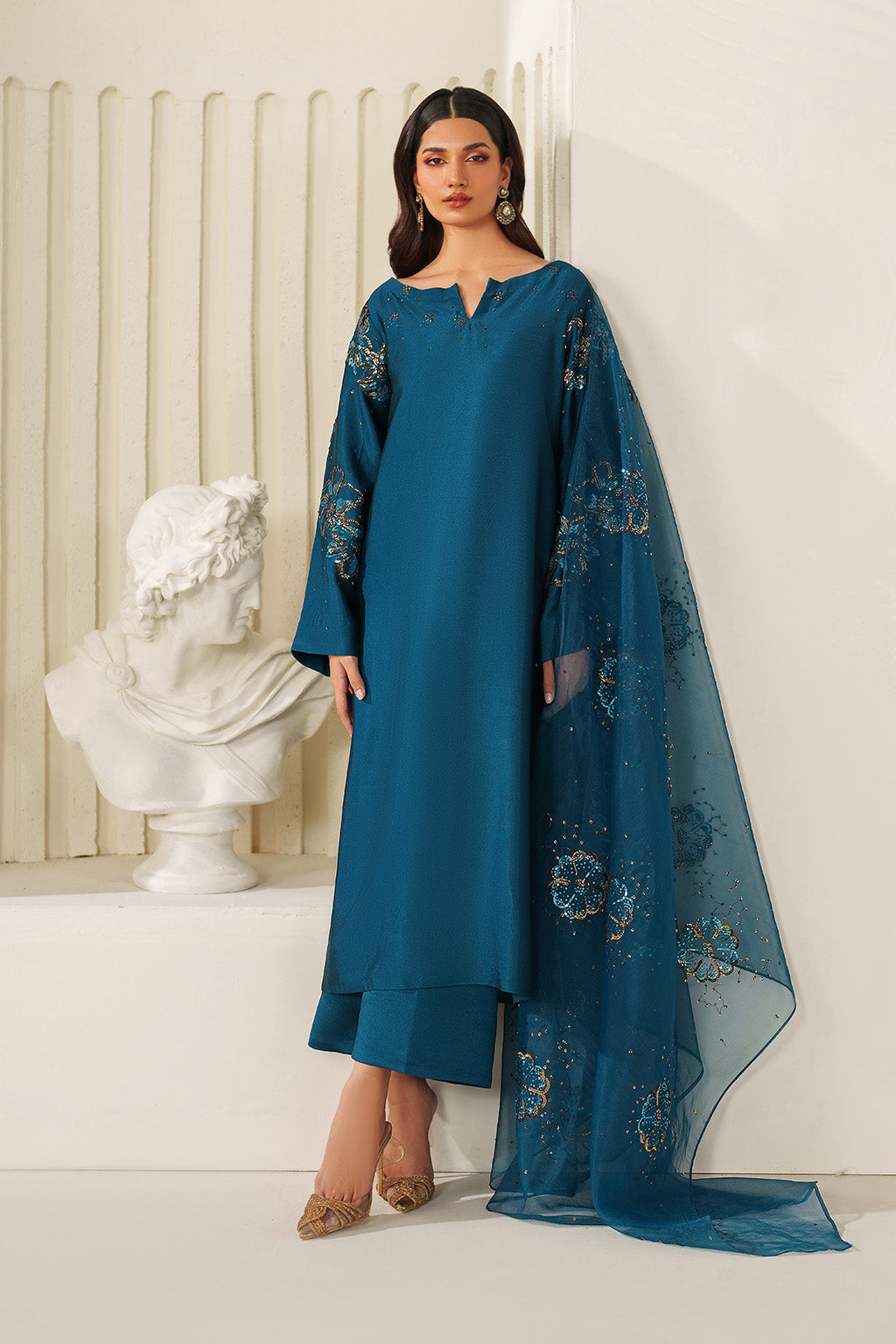 Iznik - Ue-616  Embroidered Ramen Silk