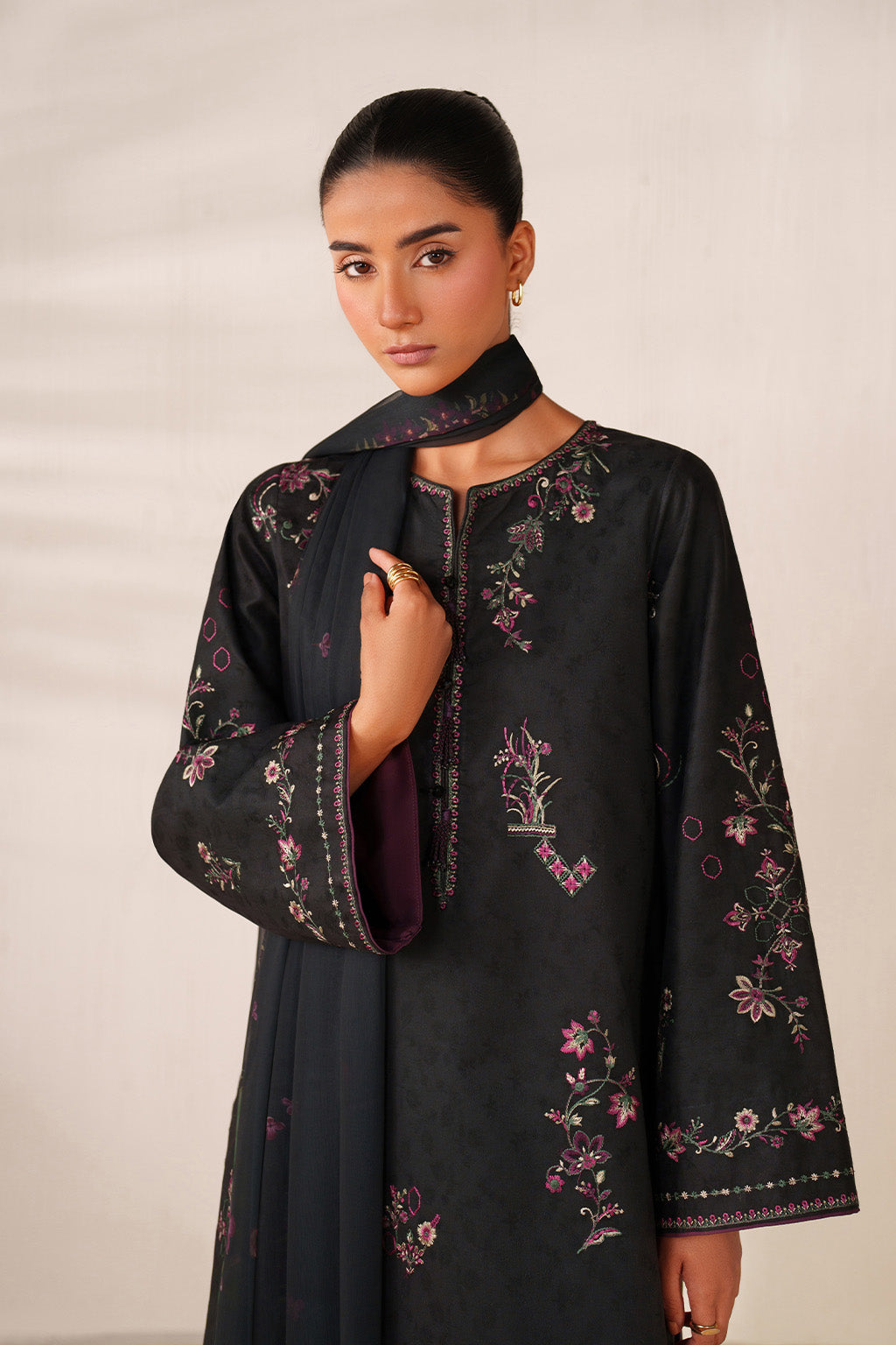 Iznik - Ue-595 Embroidered Lawn