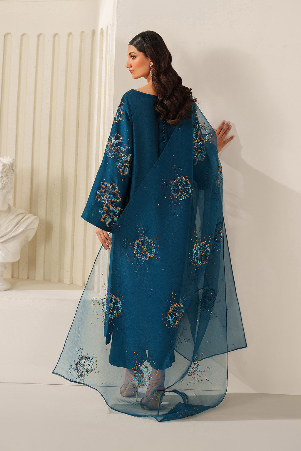 Iznik - Ue-616  Embroidered Ramen Silk