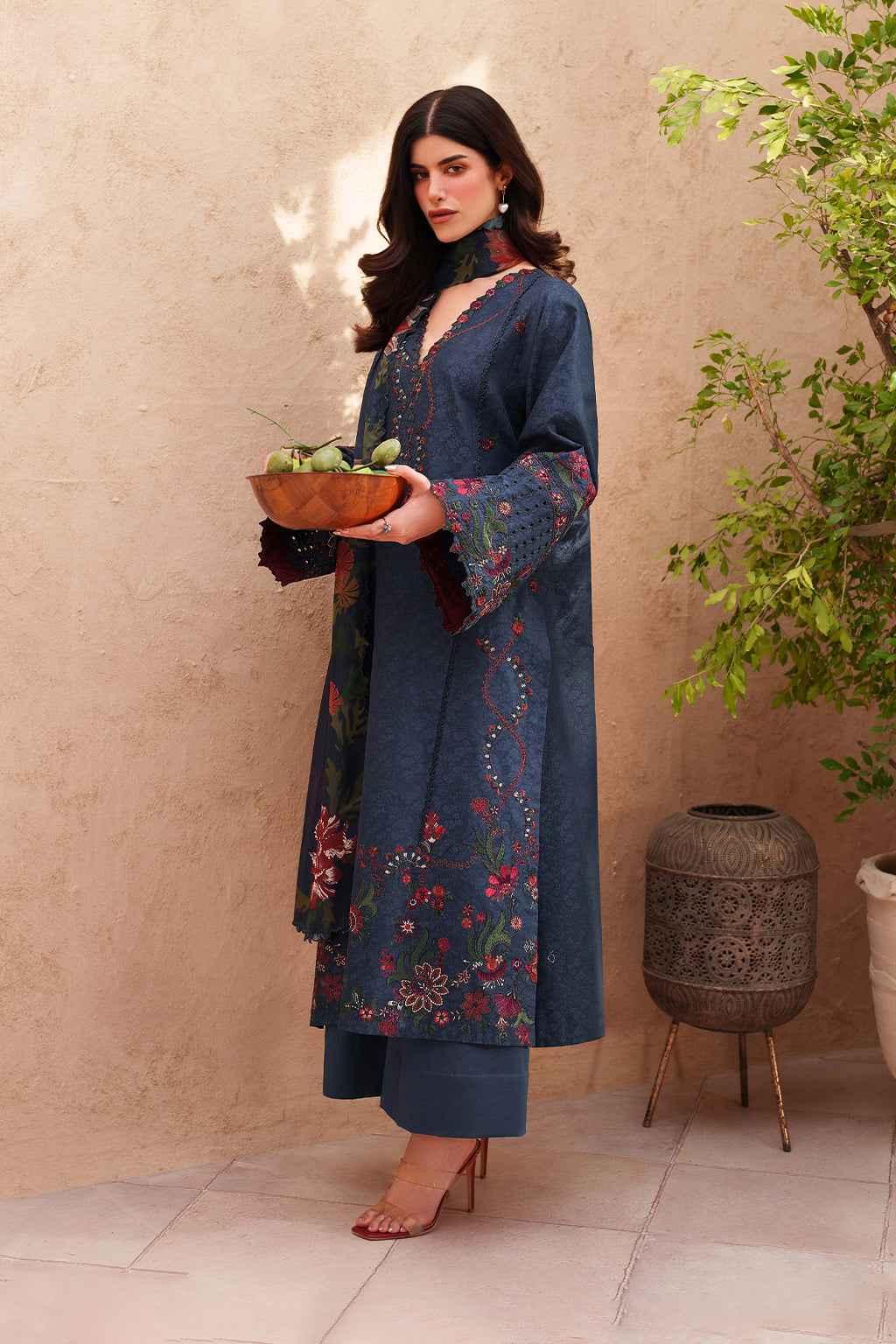 Iznik - El-01 Embroidered Lawn