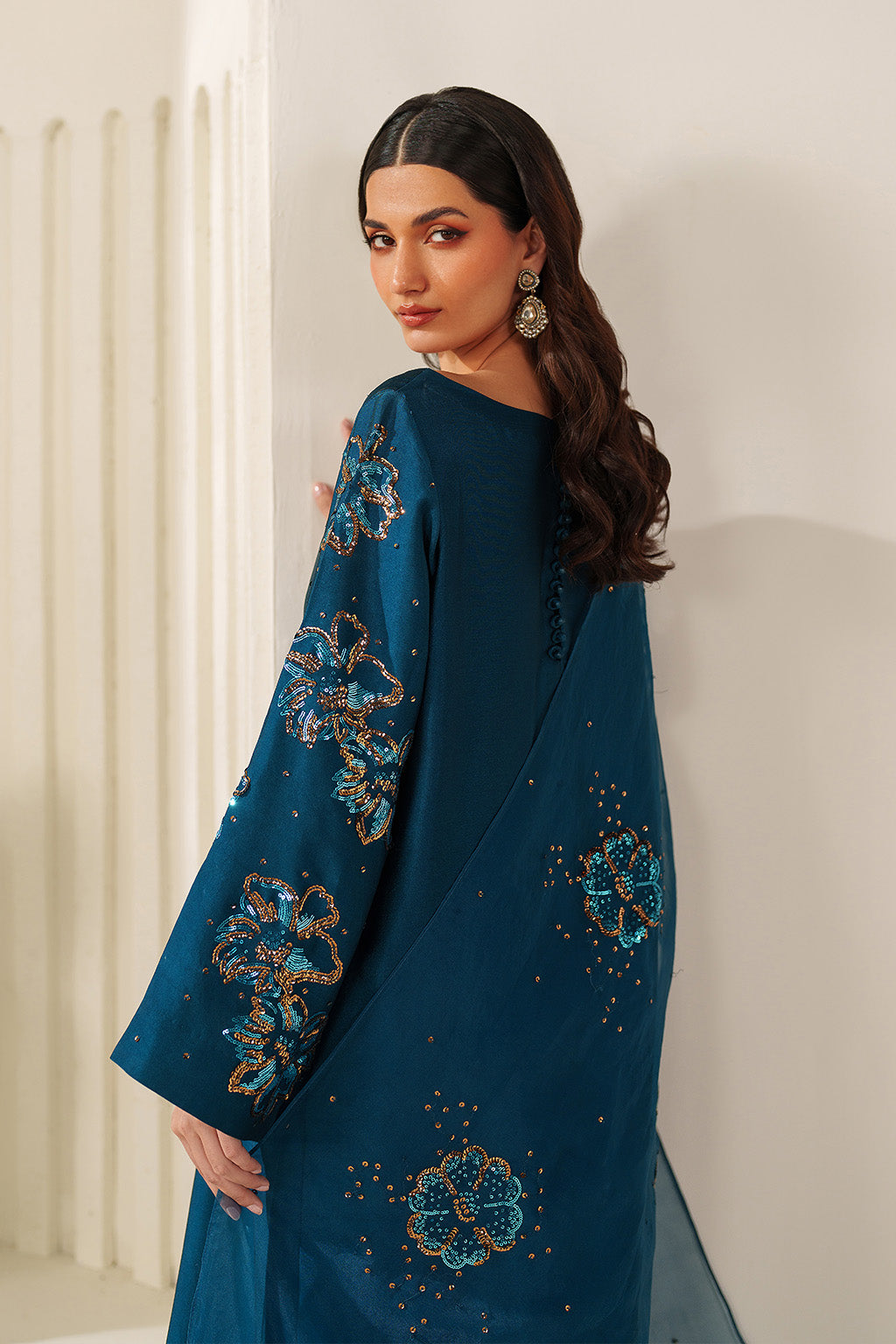 Iznik - Ue-616  Embroidered Ramen Silk