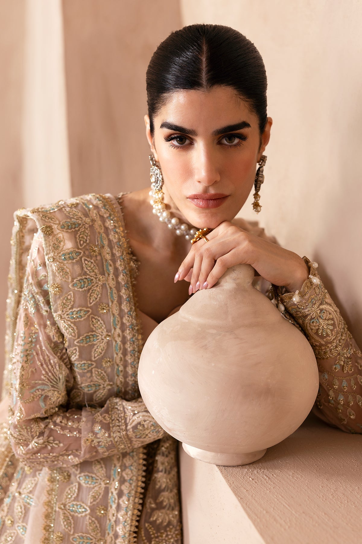 Emaan Adeel - Dynastia