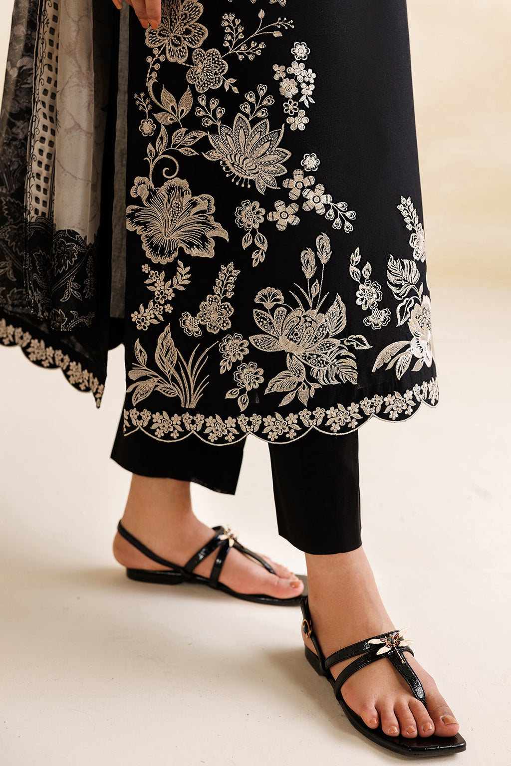 Baroque - Embroidered Lawn UF-4471