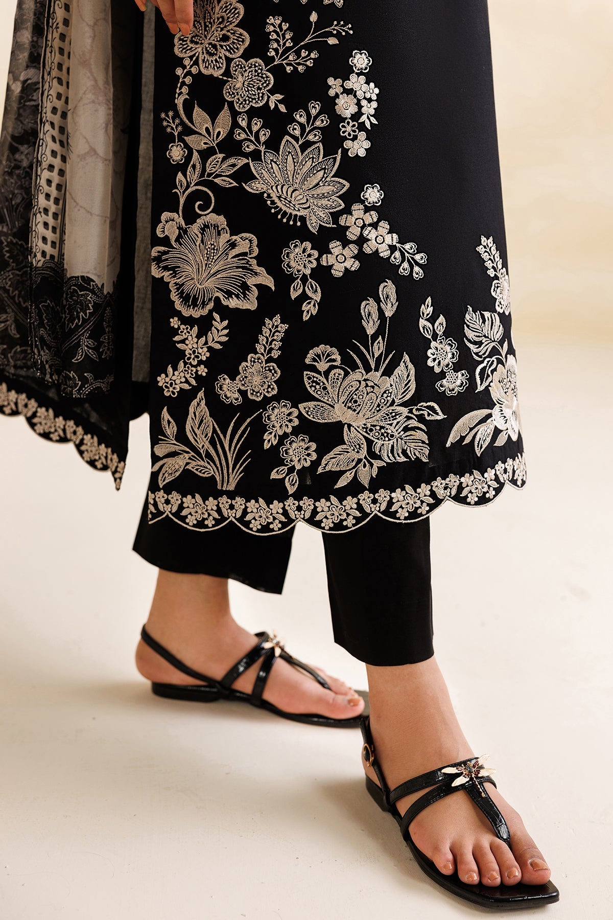 Baroque - Embroidered Lawn UF-4471