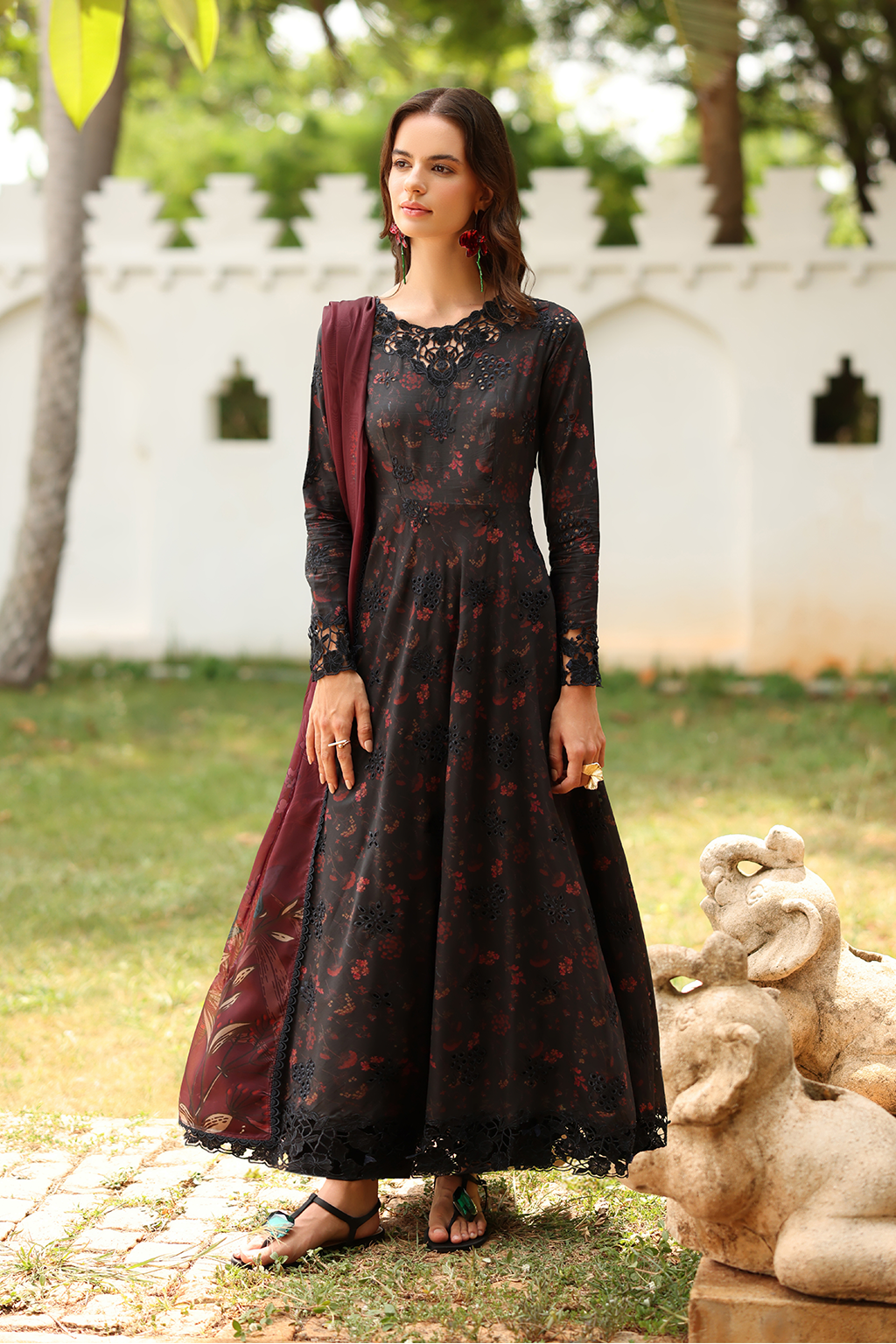 Iznik - Ss-09 Embroidered Lawn