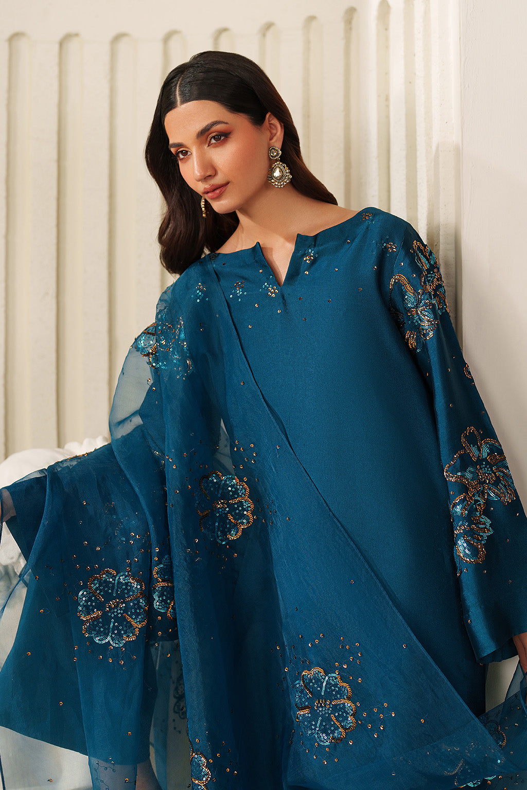 Iznik - Ue-616  Embroidered Ramen Silk