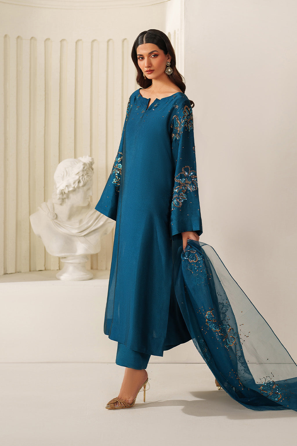 Iznik - Ue-616  Embroidered Ramen Silk