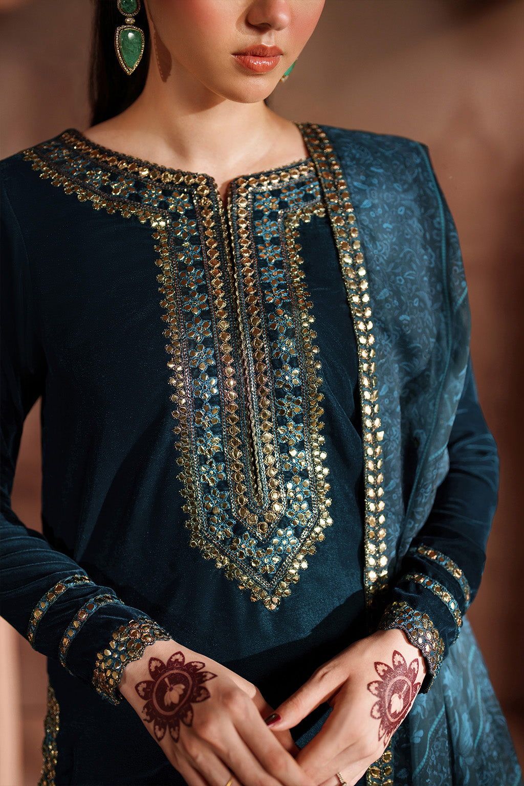 Iznik - Iv-64 Embroidered Velvet
