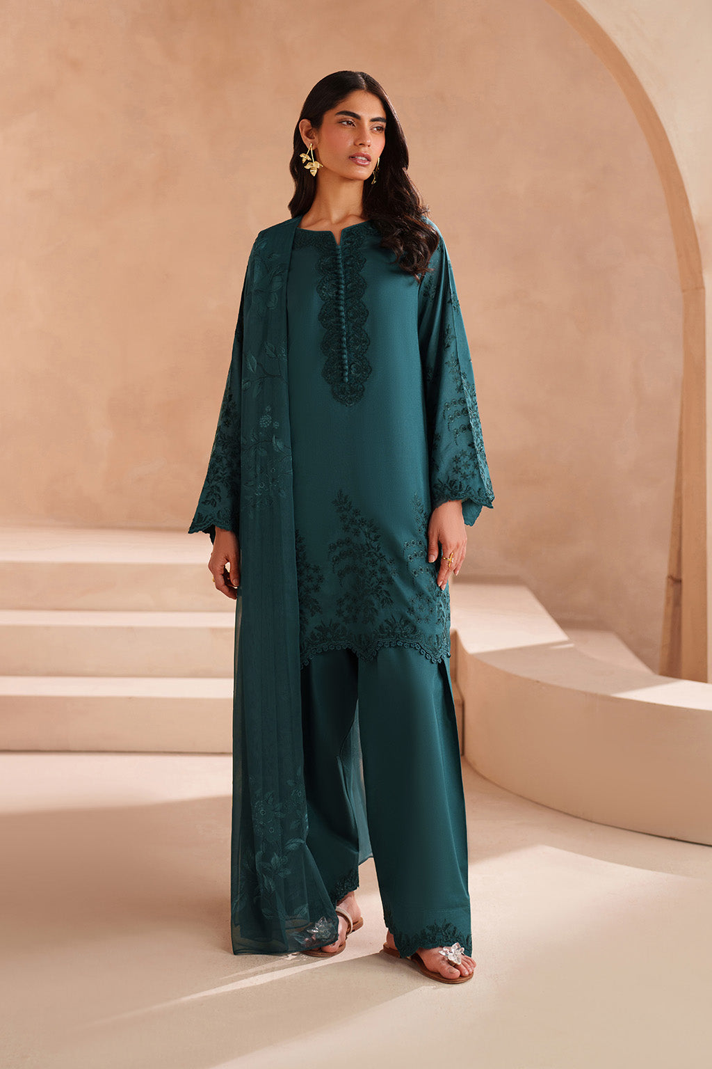 Iznik - Ue-594  Embroidered Lawn