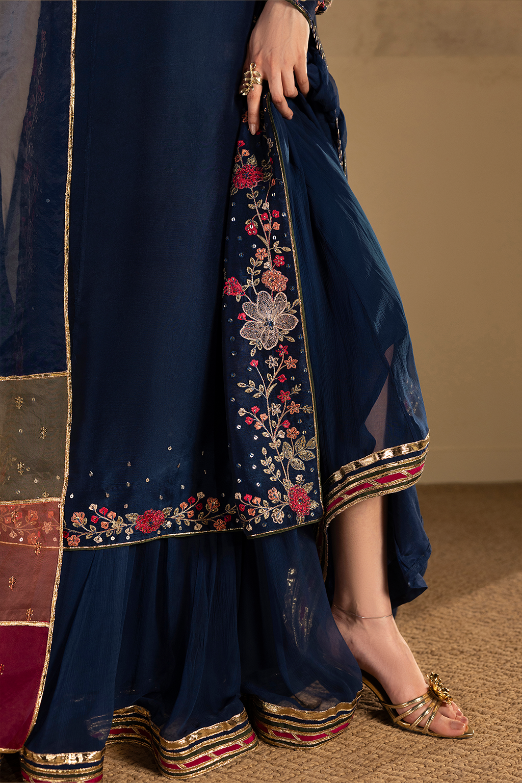 Iznik - Ue-728 Embroidered Pure Ramen Silk